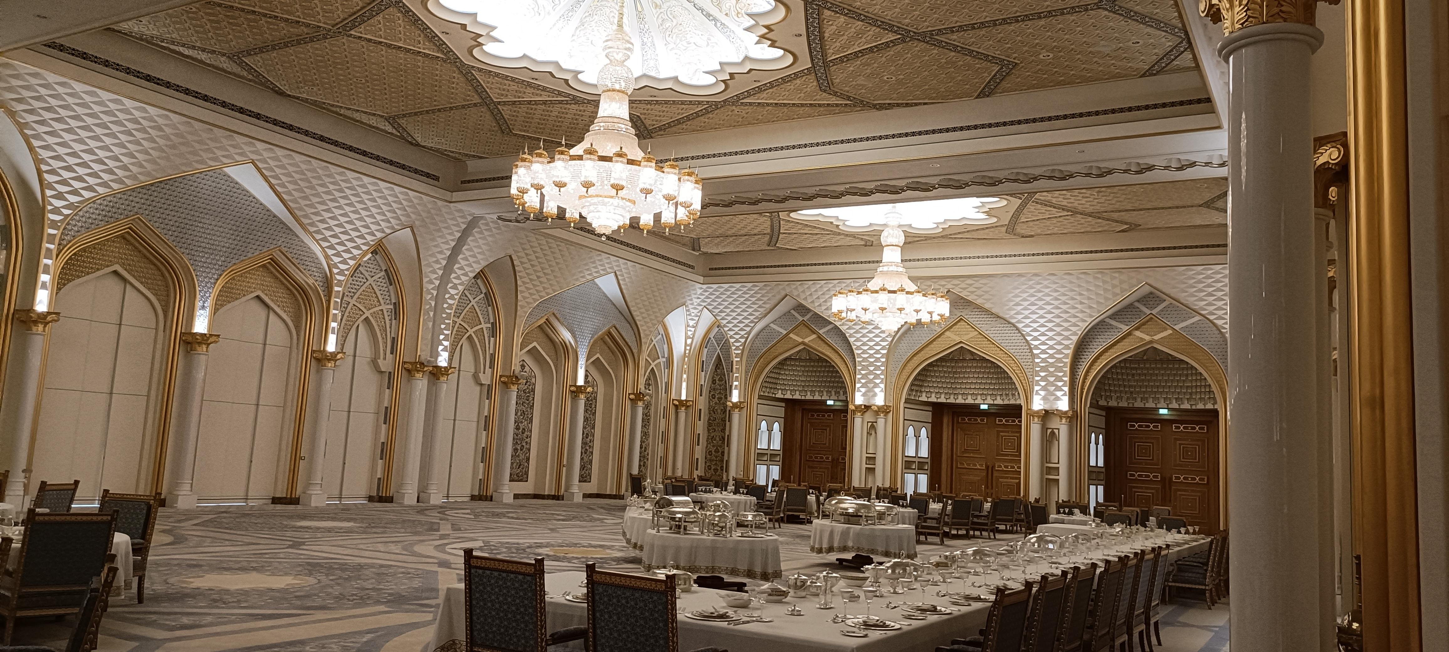 Abu Dhabi Grand Mosque, Presidential Palace & Heritage Village Day Tour from Dubai