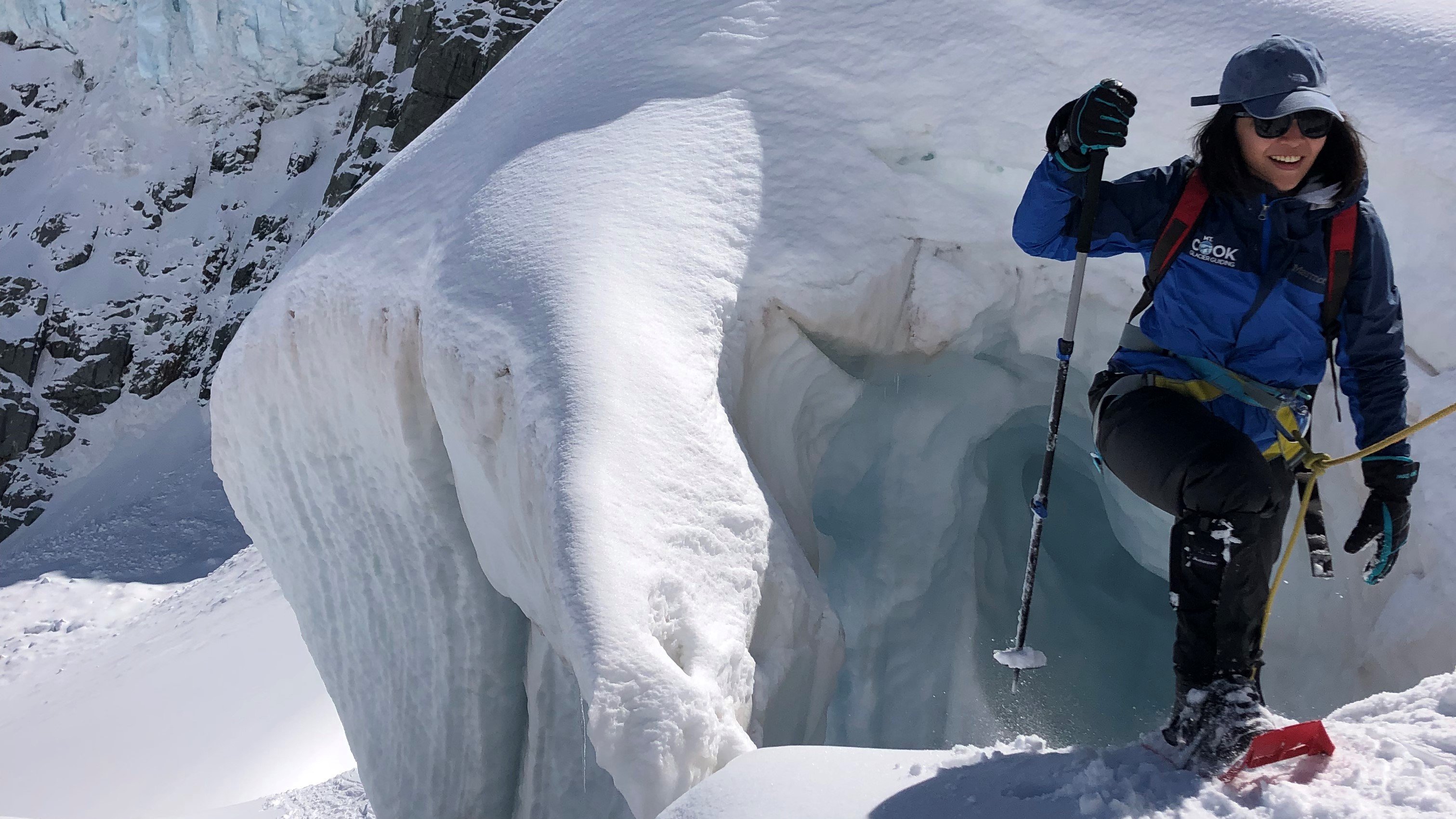 Mount Cook Heli-Hike & Glacier Bus Tour from Queenstown