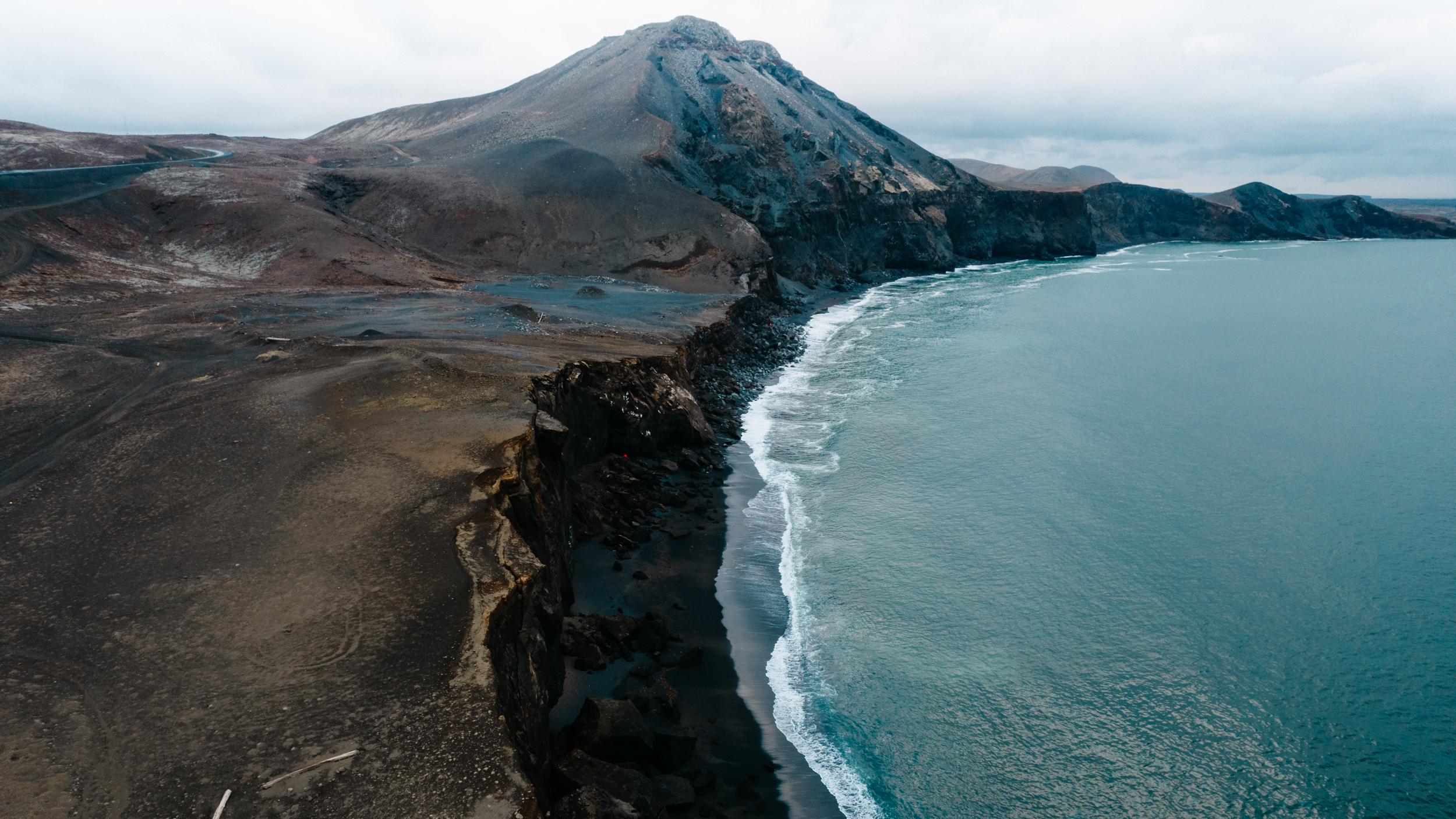 Reykjanes Peninsula volcano tour — lava fields and geothermal landscapes — image 14