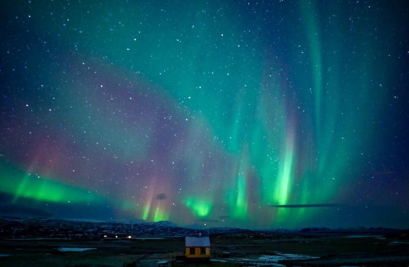 Reykjavik Northern Lights Minibus Hunt with Hot Cocoa