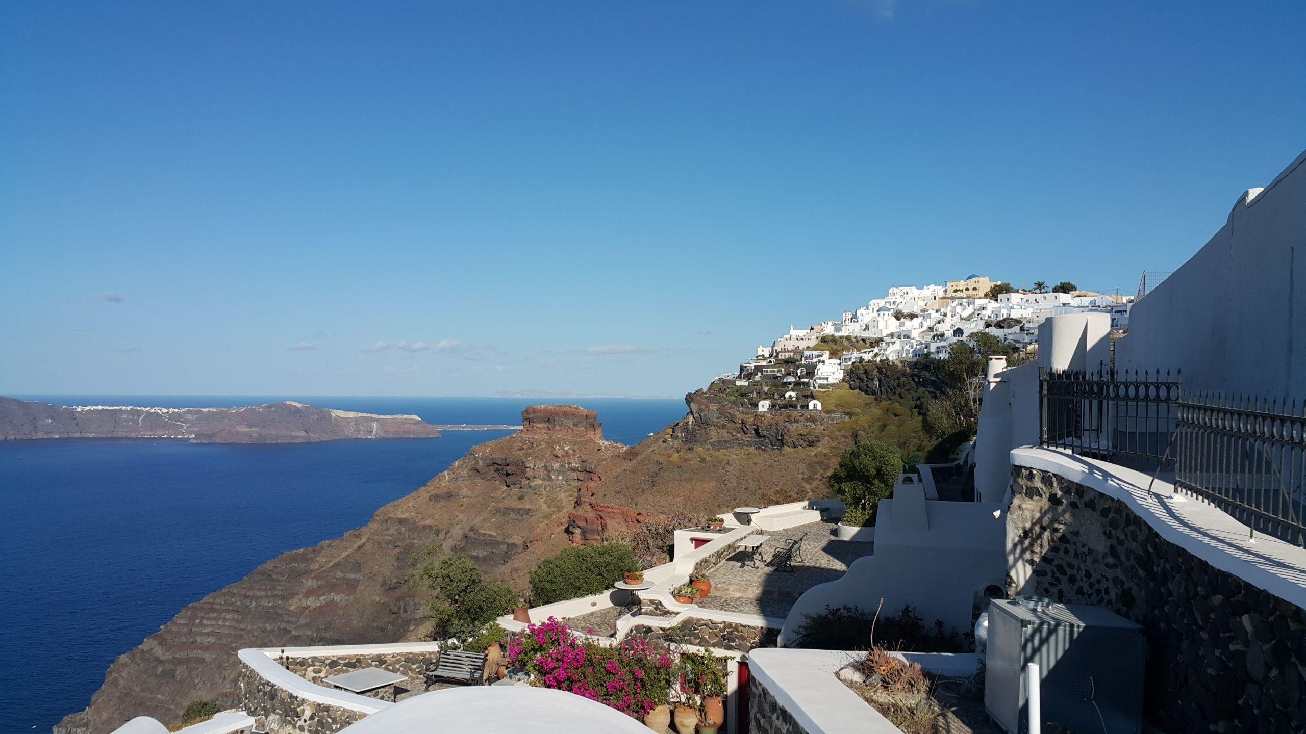 Santorini Caldera Hike: Fira to Oia with Local Guide