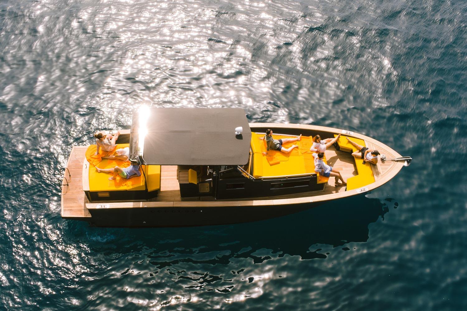Amalfi Coast Gozzo Boat Tour: Caves, Beaches & Prosecco from Positano