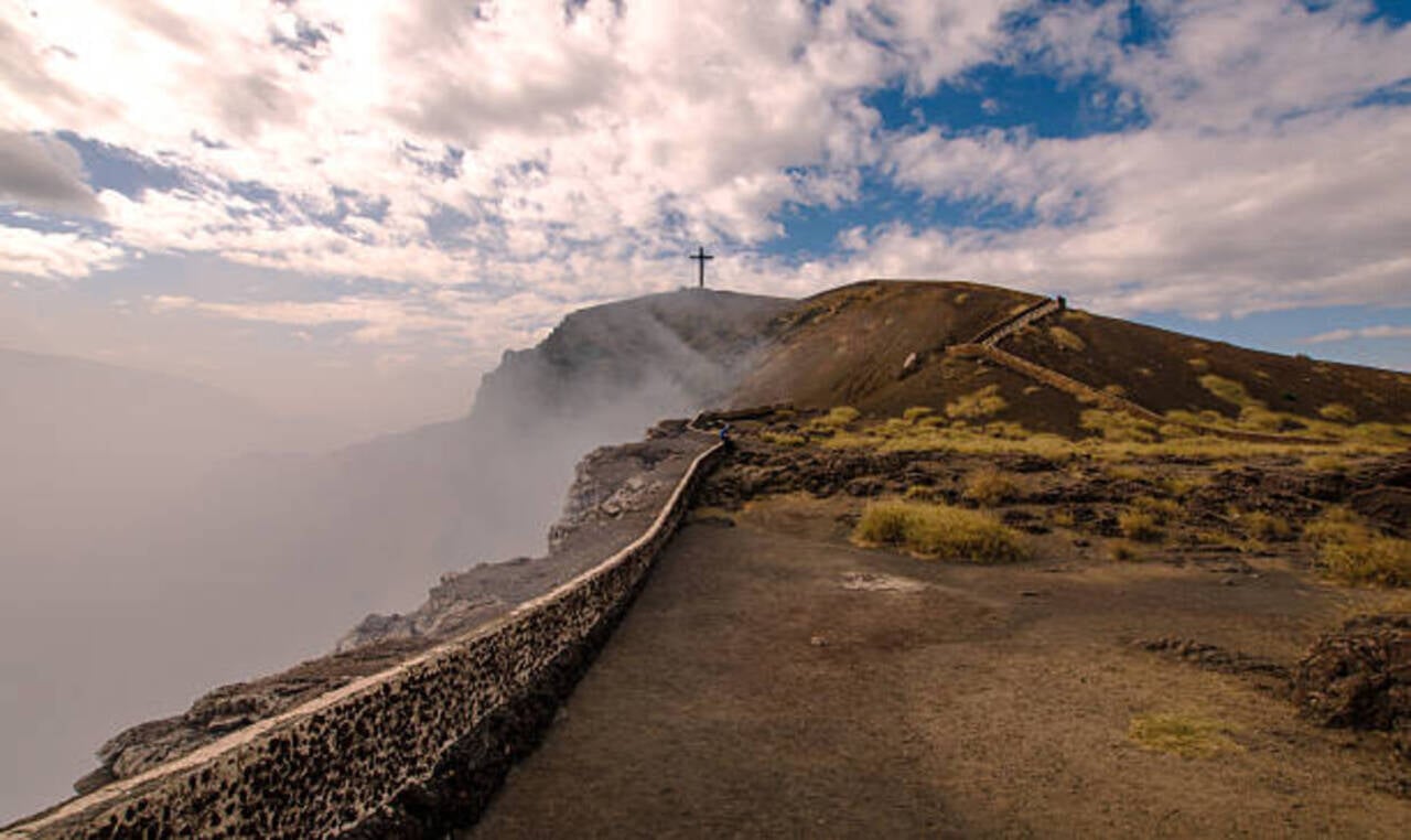 Masaya Volcano, Artisan Market & White Villages Day Tour