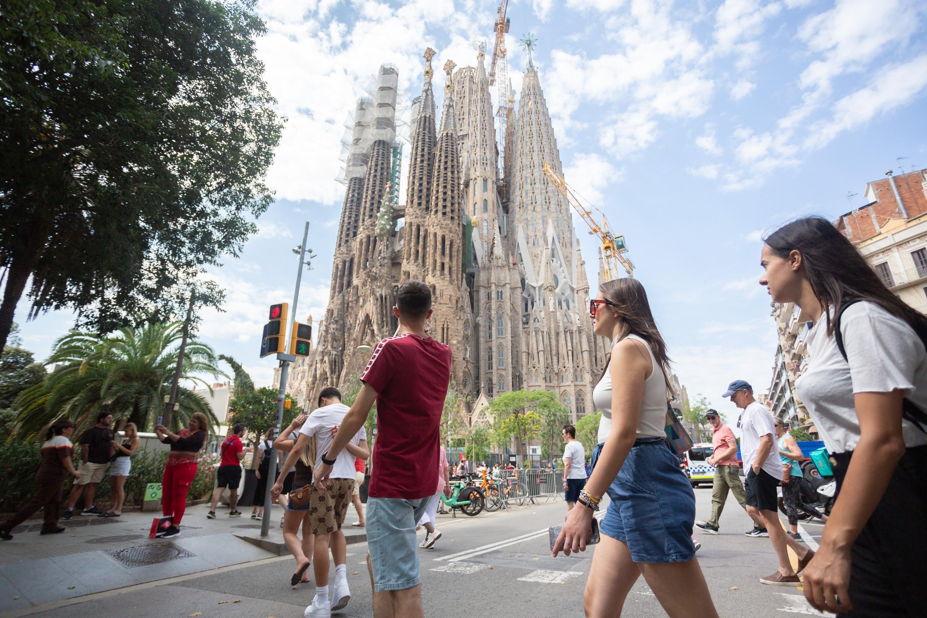 Barcelona: Sagrada Familia Fast Track Guided Tour - 2026 (Verified Reviews)