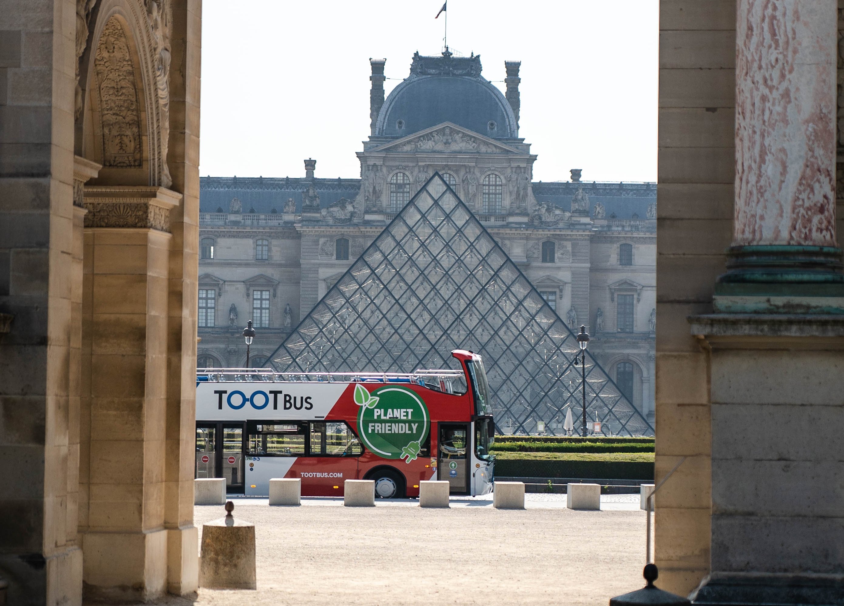 Paris: Hop-On Hop-Off Bus & Seine Cruise Discovery Bundle