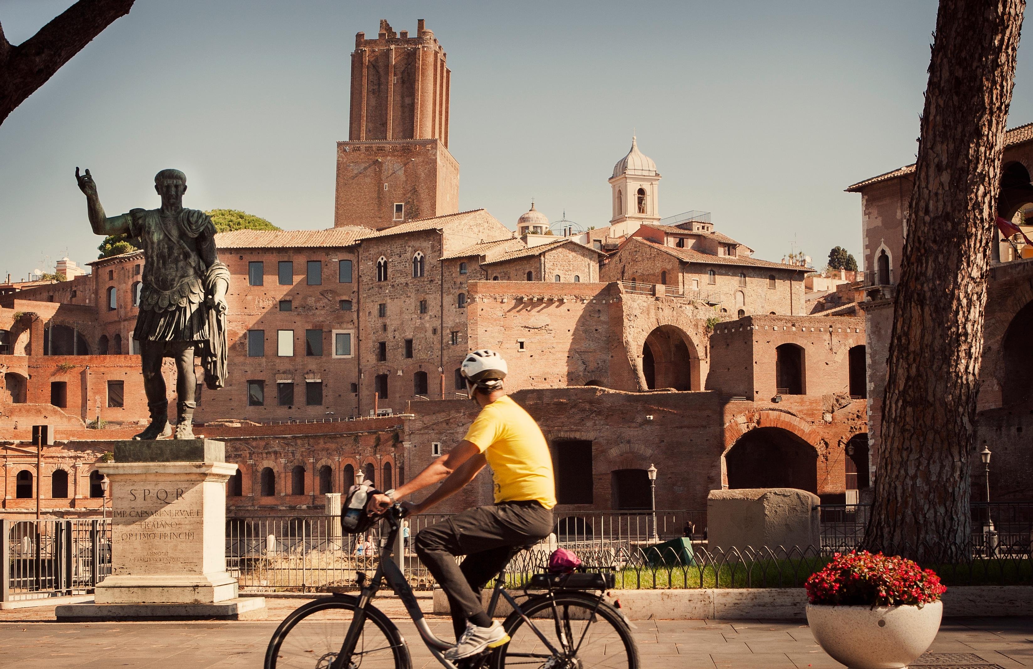 Rome e-bike tour city highlights cycling Tiber — image 5