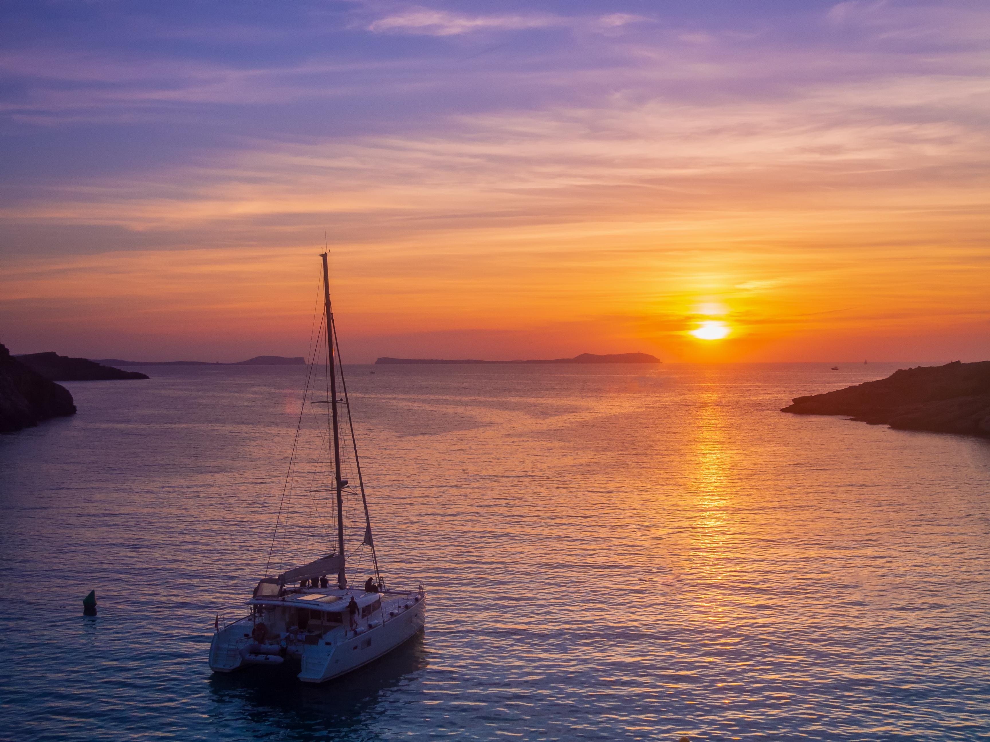 Santorini Luxury Catamaran Sunset Cruise with BBQ & Open Bar