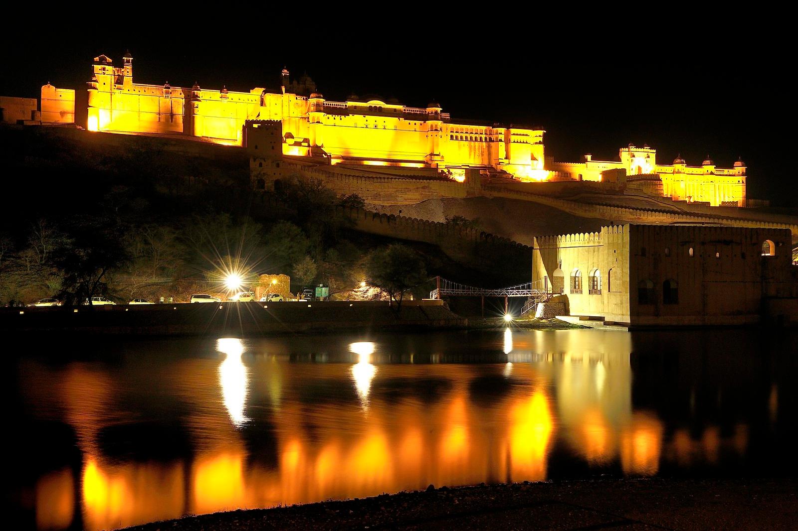 Jaipur: Amber Fort Sound & Light Show with Dinner
