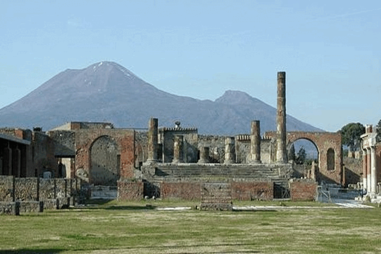 Amalfi Coast to Pompeii Guided Day Trip with Priority Entry
