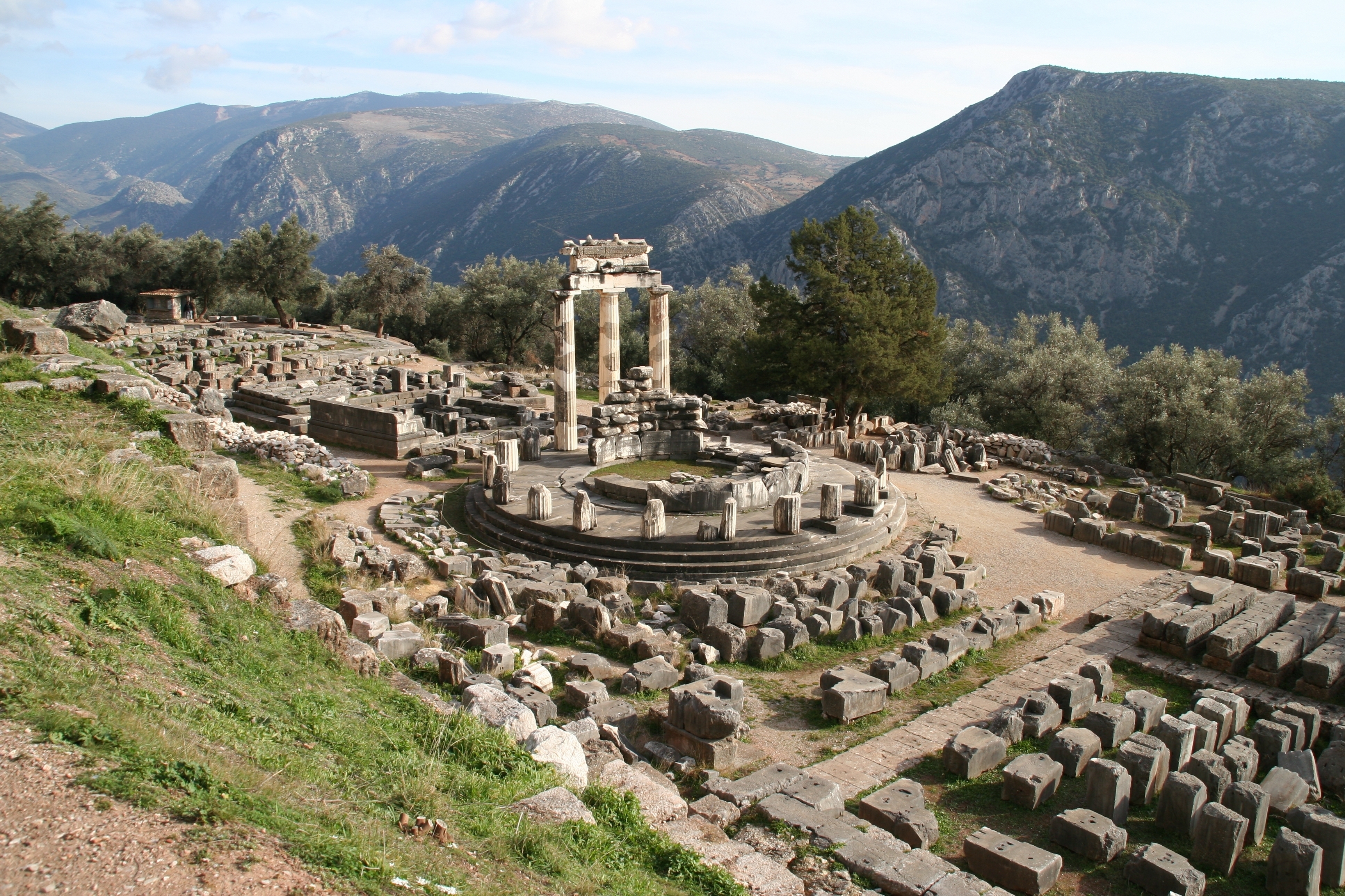 From Athens: Delphi Full Day V.R. Audio Guided Tour