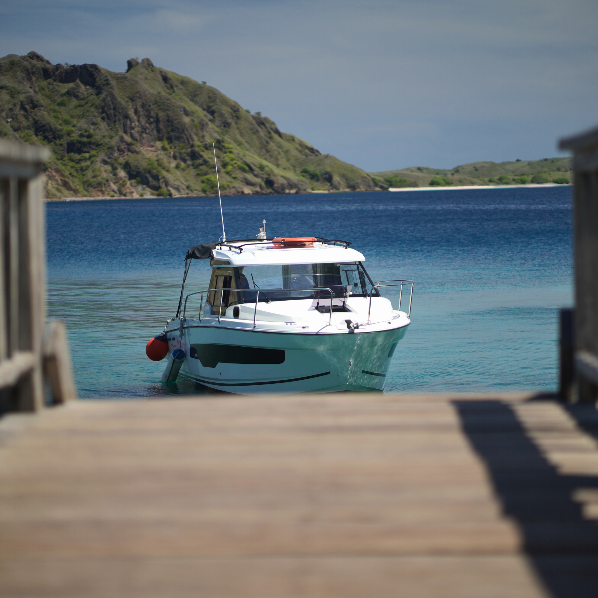 Komodo 6-Island Private Yacht Day Trip with Manta Ray Snorkeling