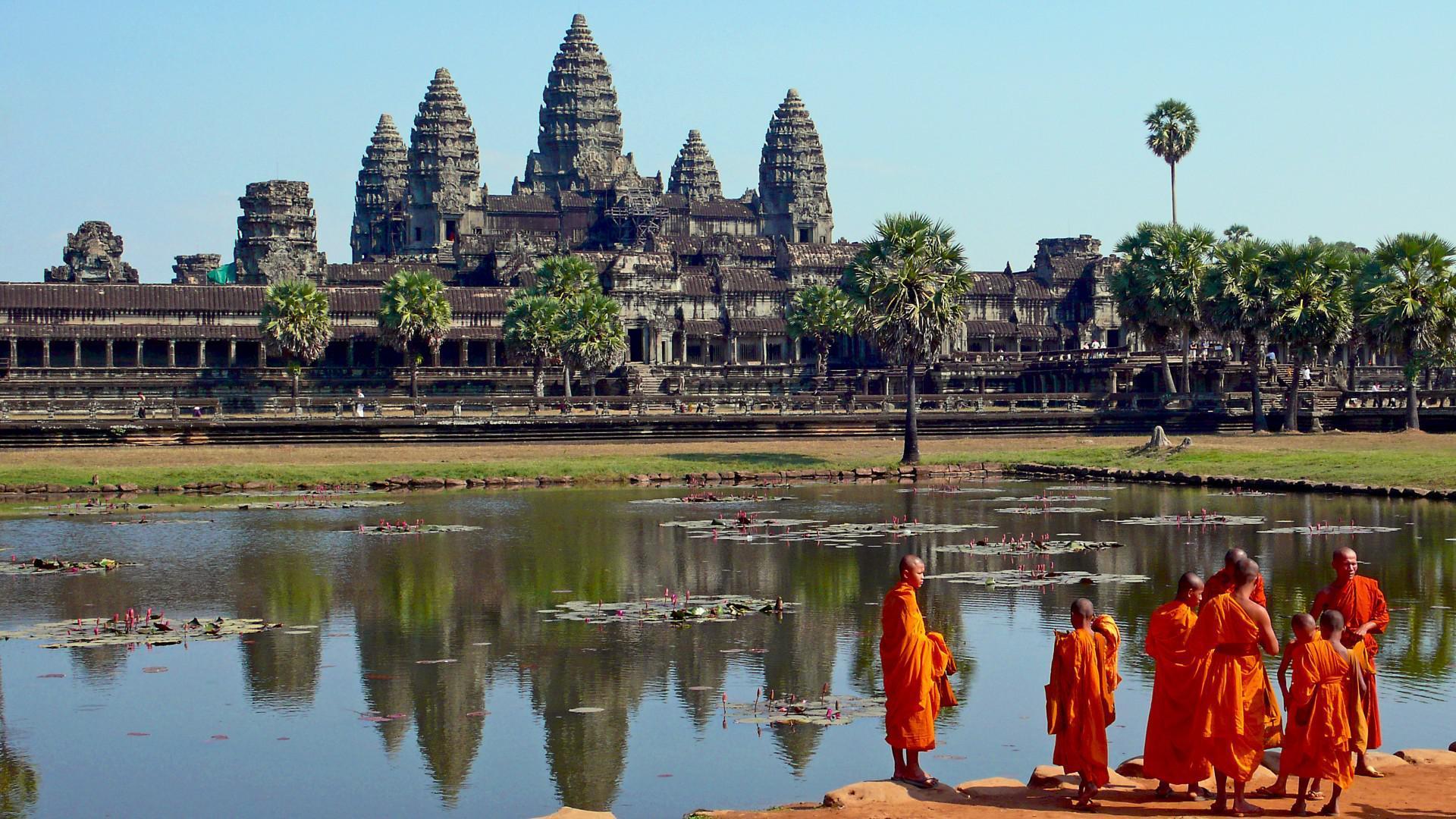 Angkor Wat Small-Group Sunrise or Sunset Expedition