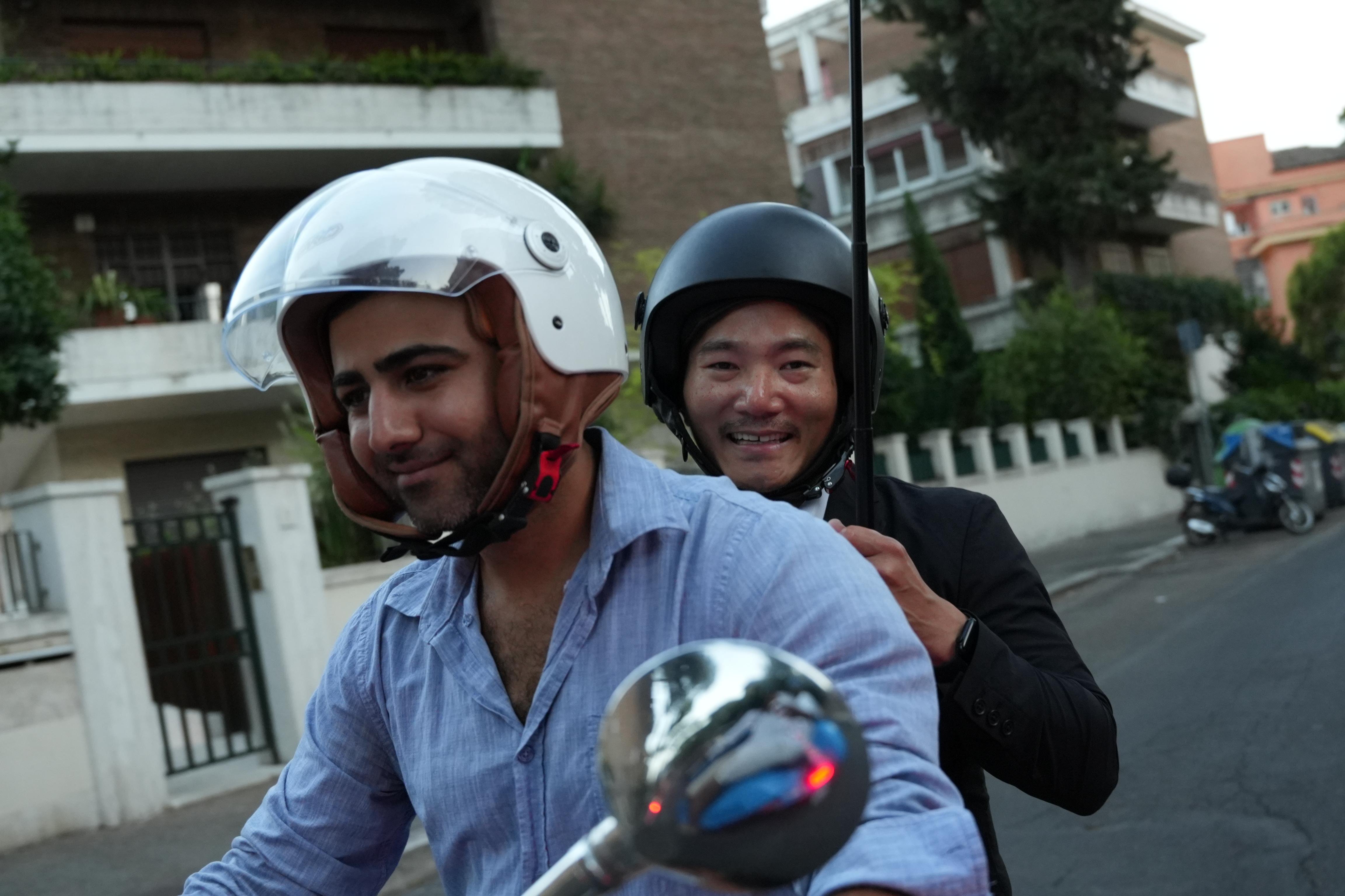 Rome vespa photo tour photoshoot passenger city backdrops — image 41