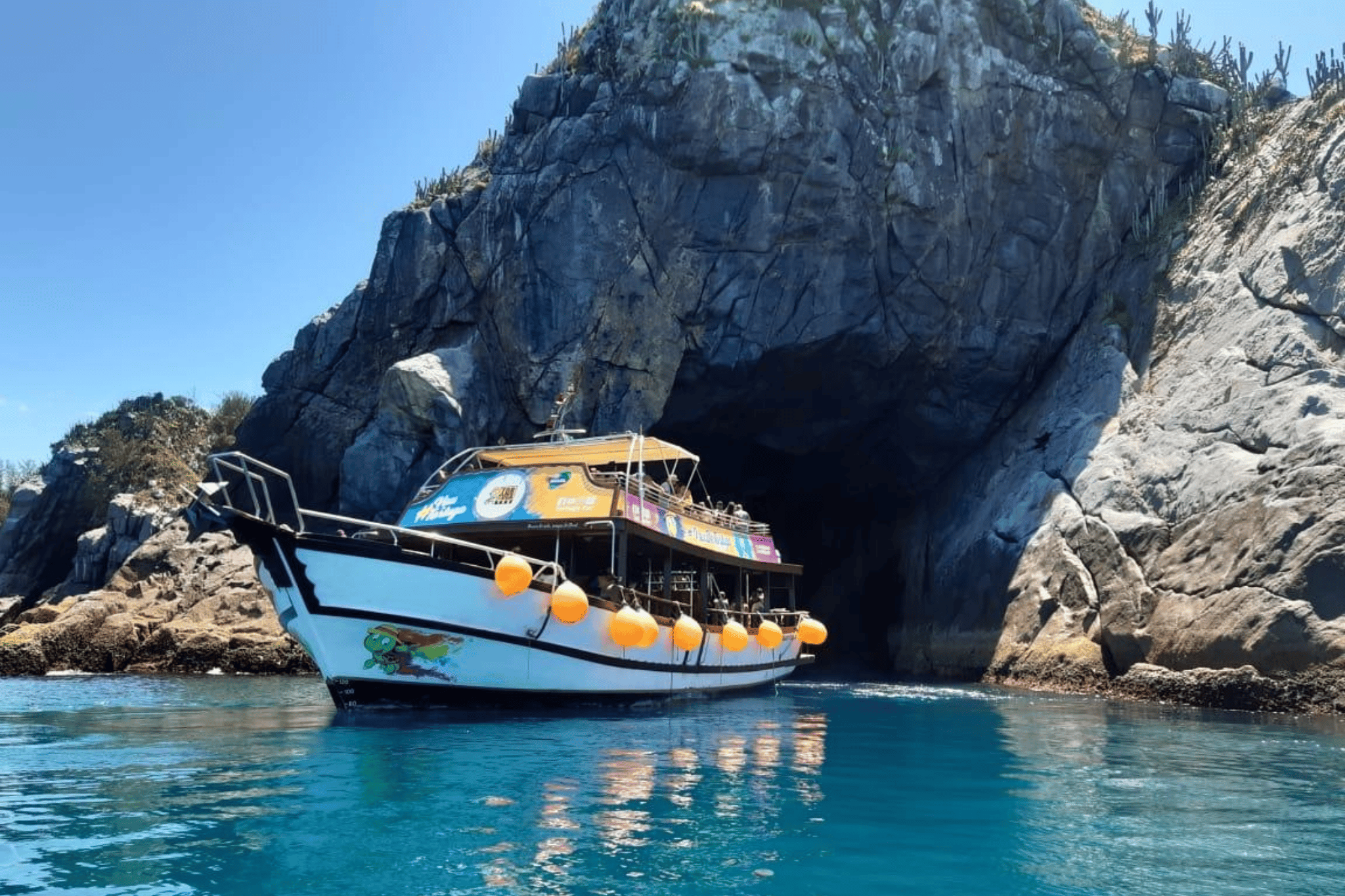 Arraial do Cabo Day Trip & Boat Cruise from Rio