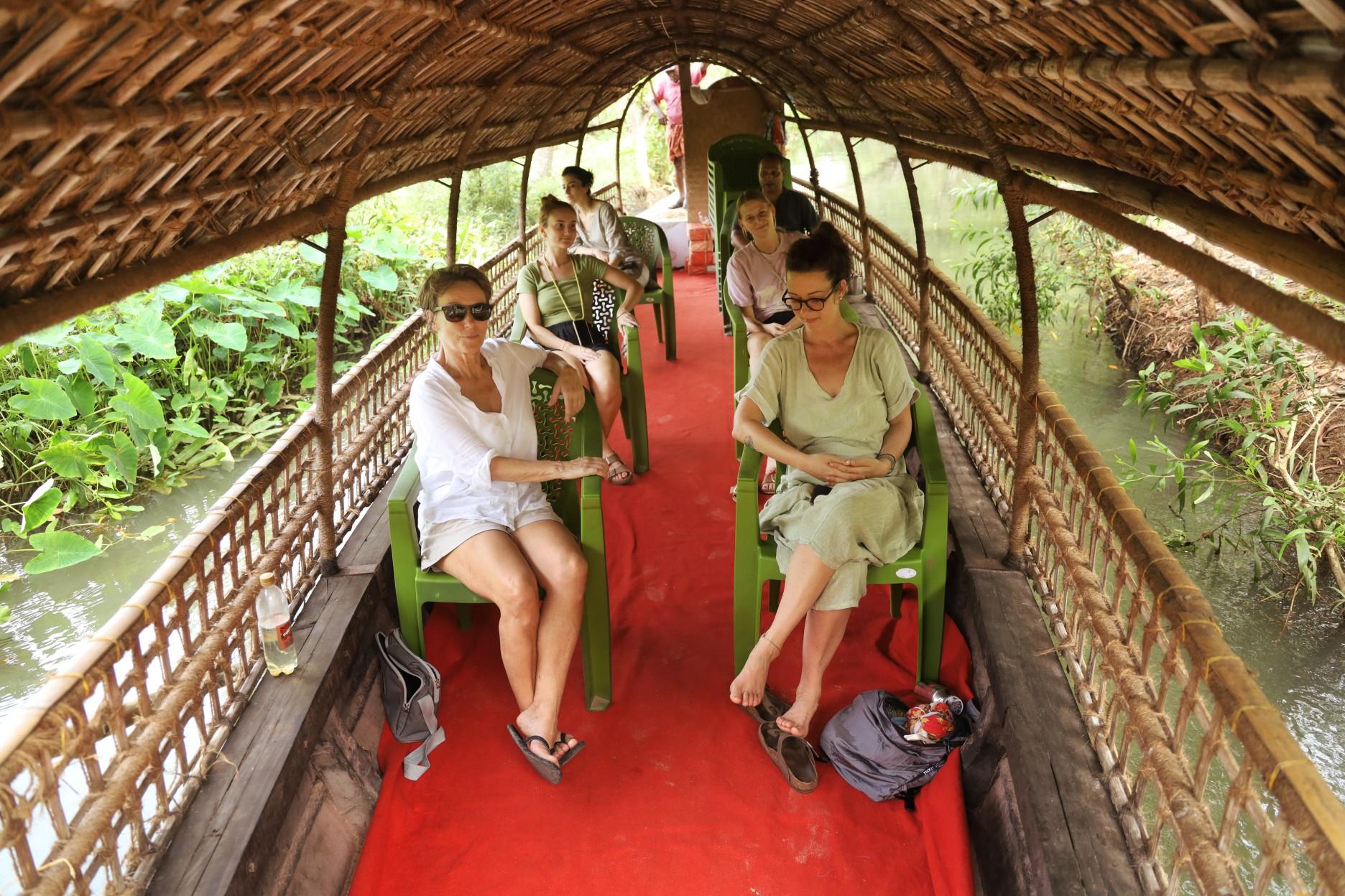 Kerala Backwater Village Punting Cruise with Lunch