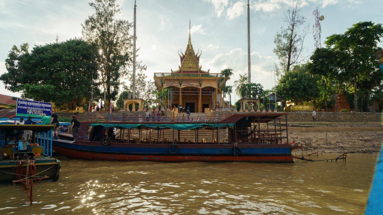 2-Day Angkor Wat Sunrise & Tonle Sap Floating Village Expedition