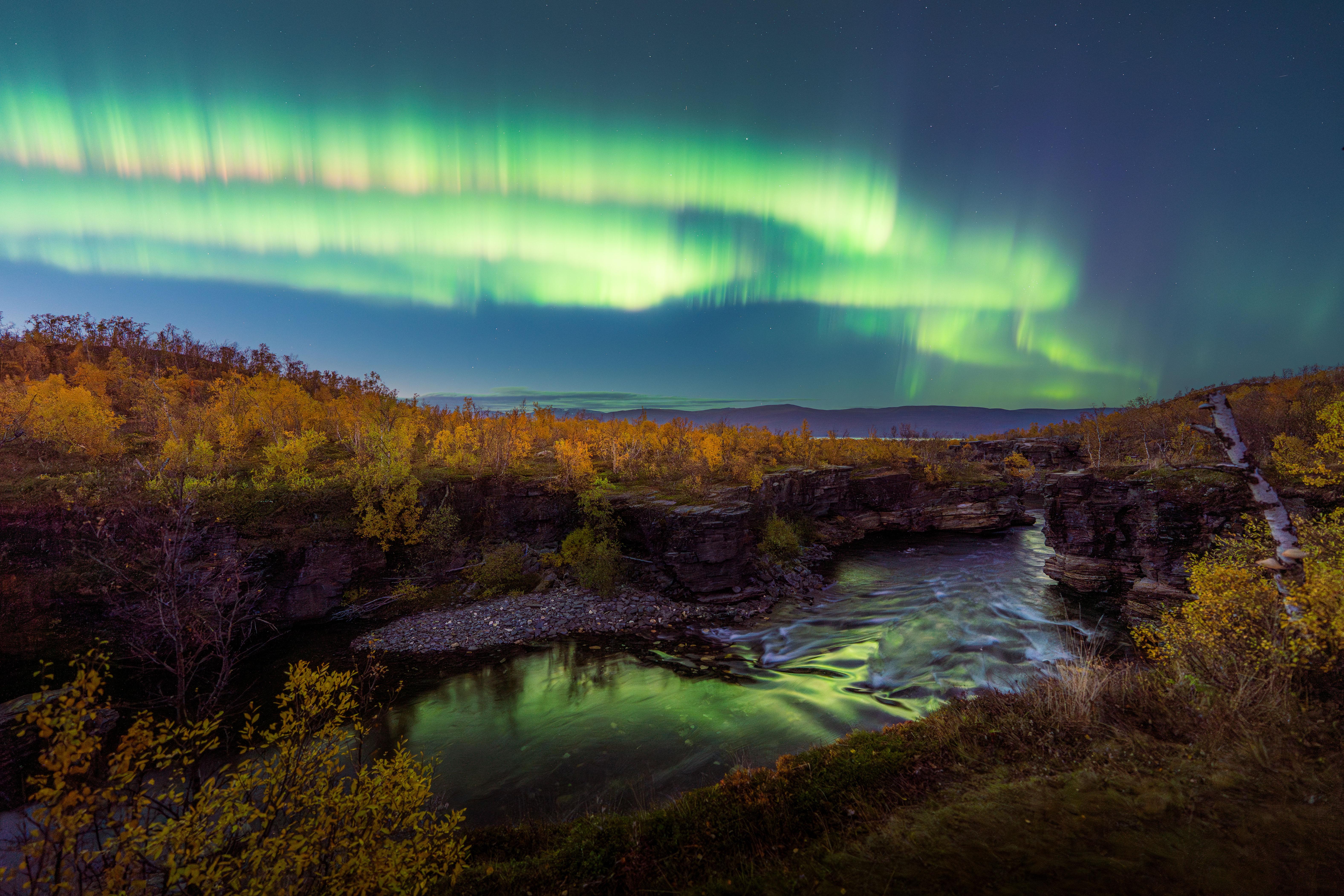Abisko Night Sky Hunt: Guided Aurora Chase with Hotel Transfers