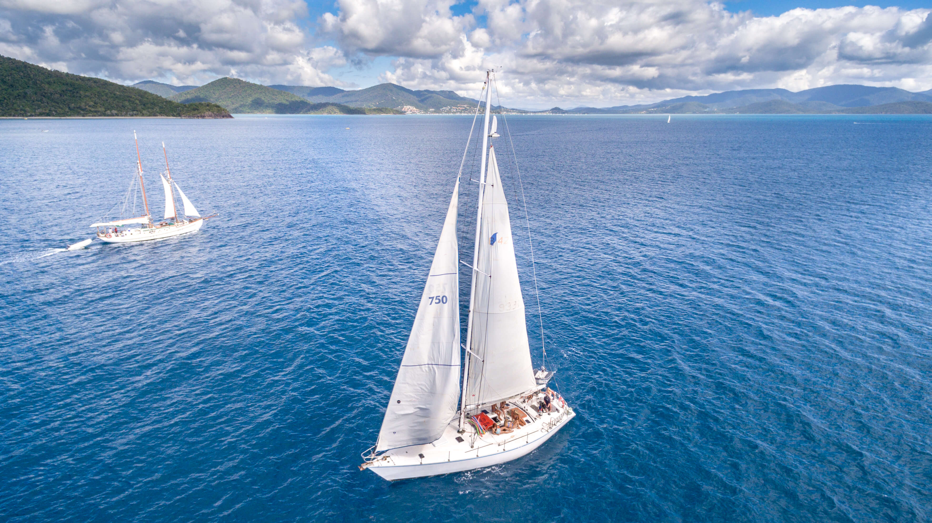 Great Barrier Reef 2-Day Sailing Adventure