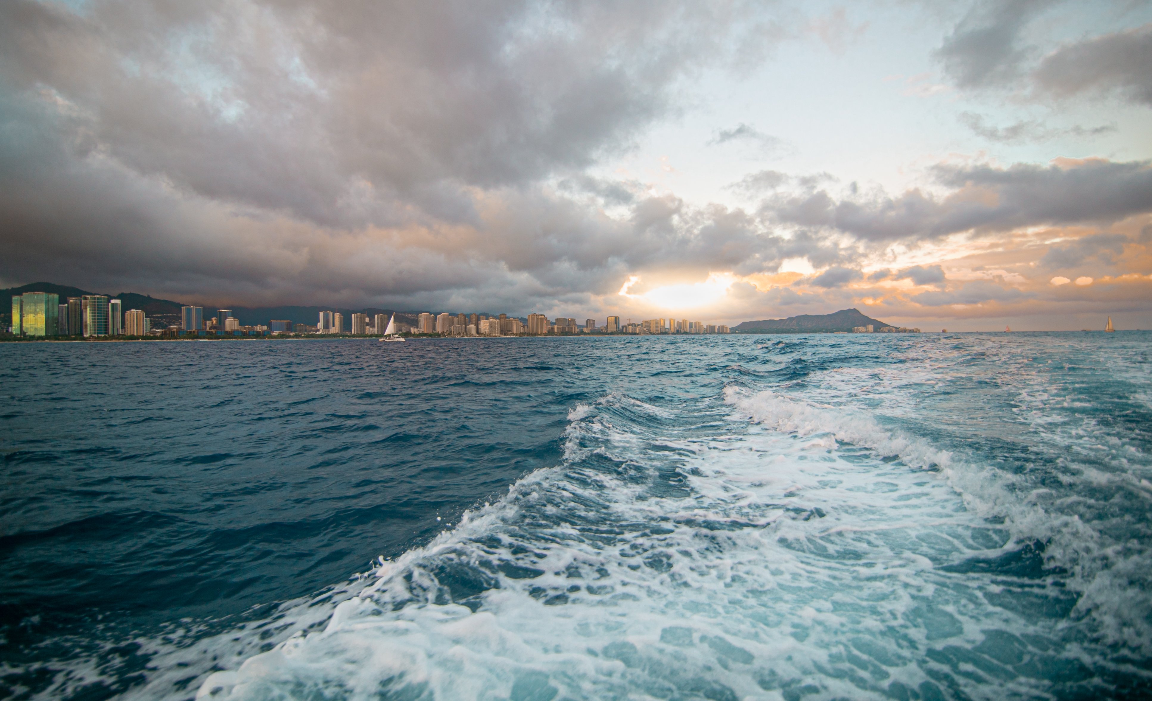 Waikiki Sunset Boat Cruise from Kewalo Basin