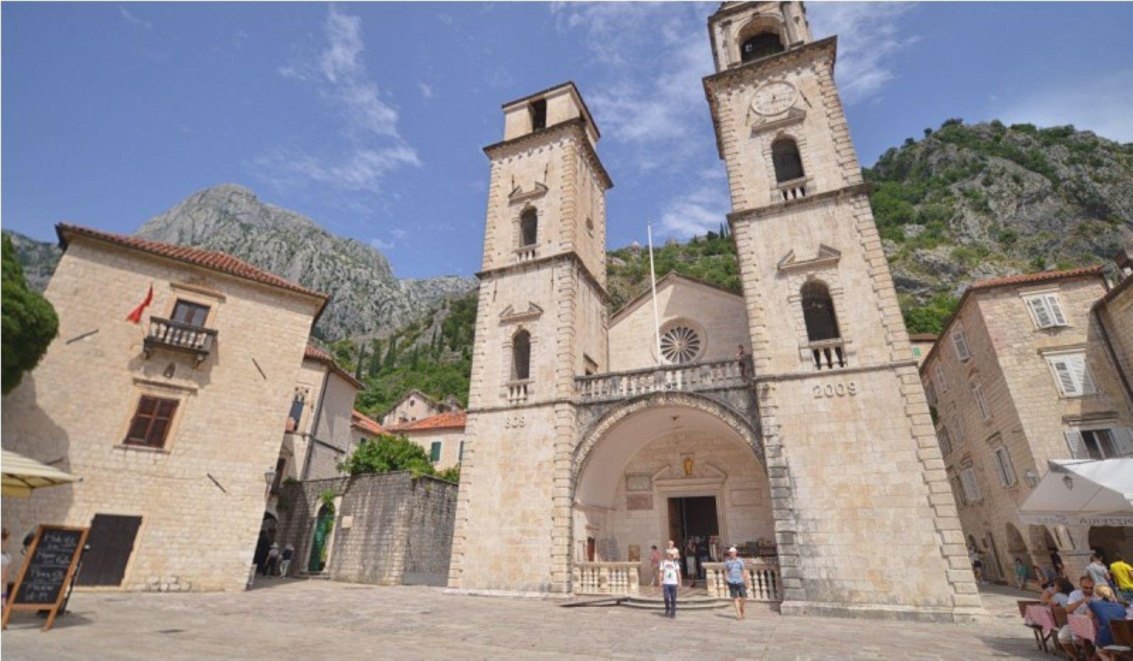 Dubrovnik to Montenegro: Bay of Kotor Day Trip with Boat Cruise