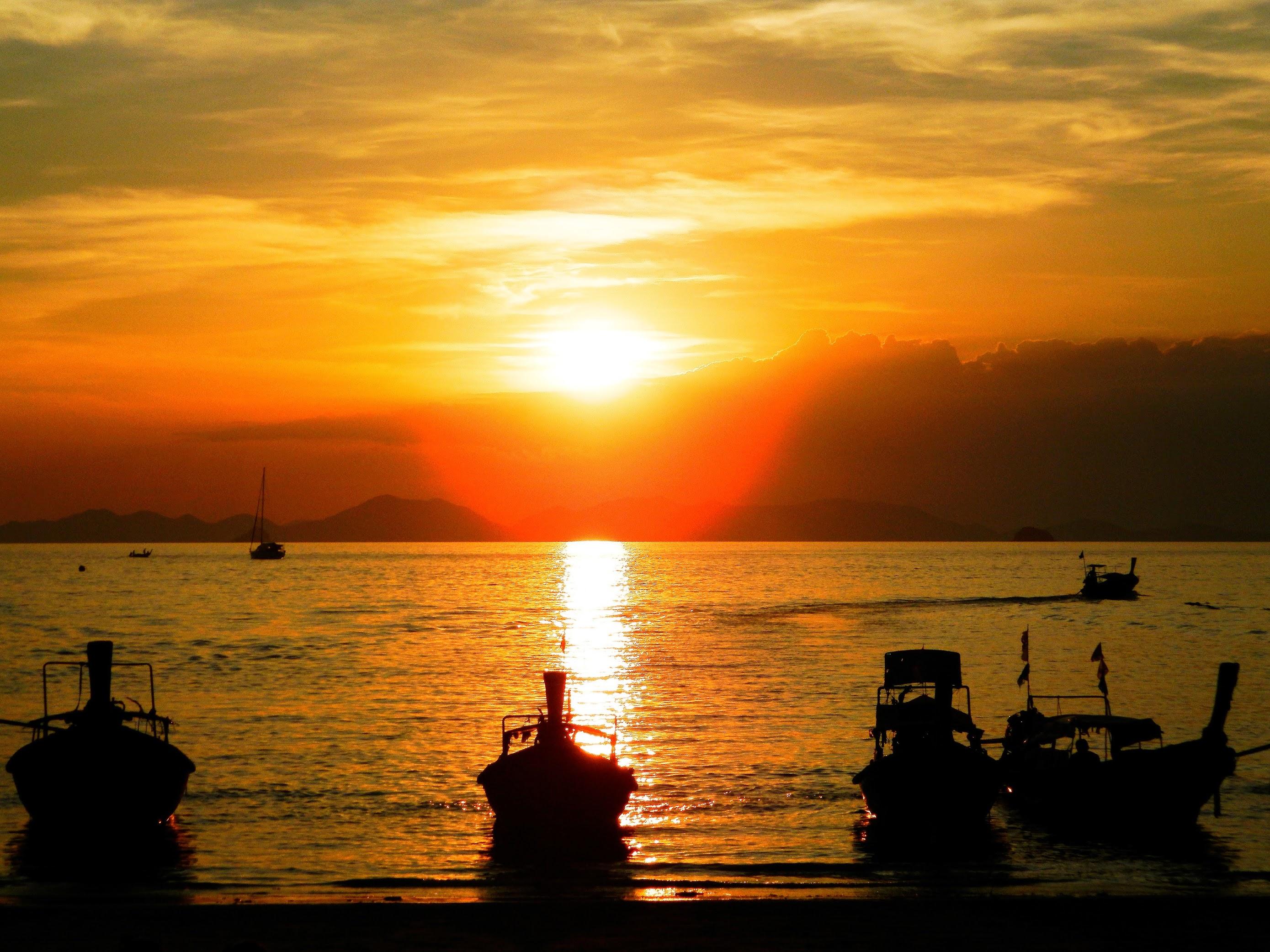 Krabi 7-Island Sunset Boat Tour with Buffet Dinner & Snorkeling