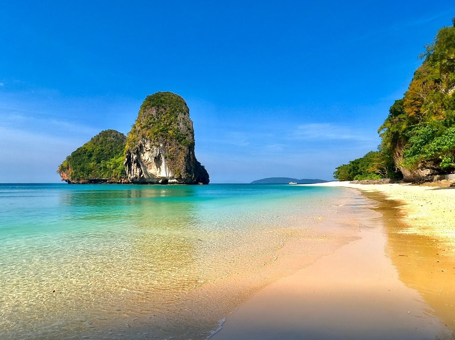 Krabi 4 Islands Longtail Boat Day Trip with Beach Buffet Lunch