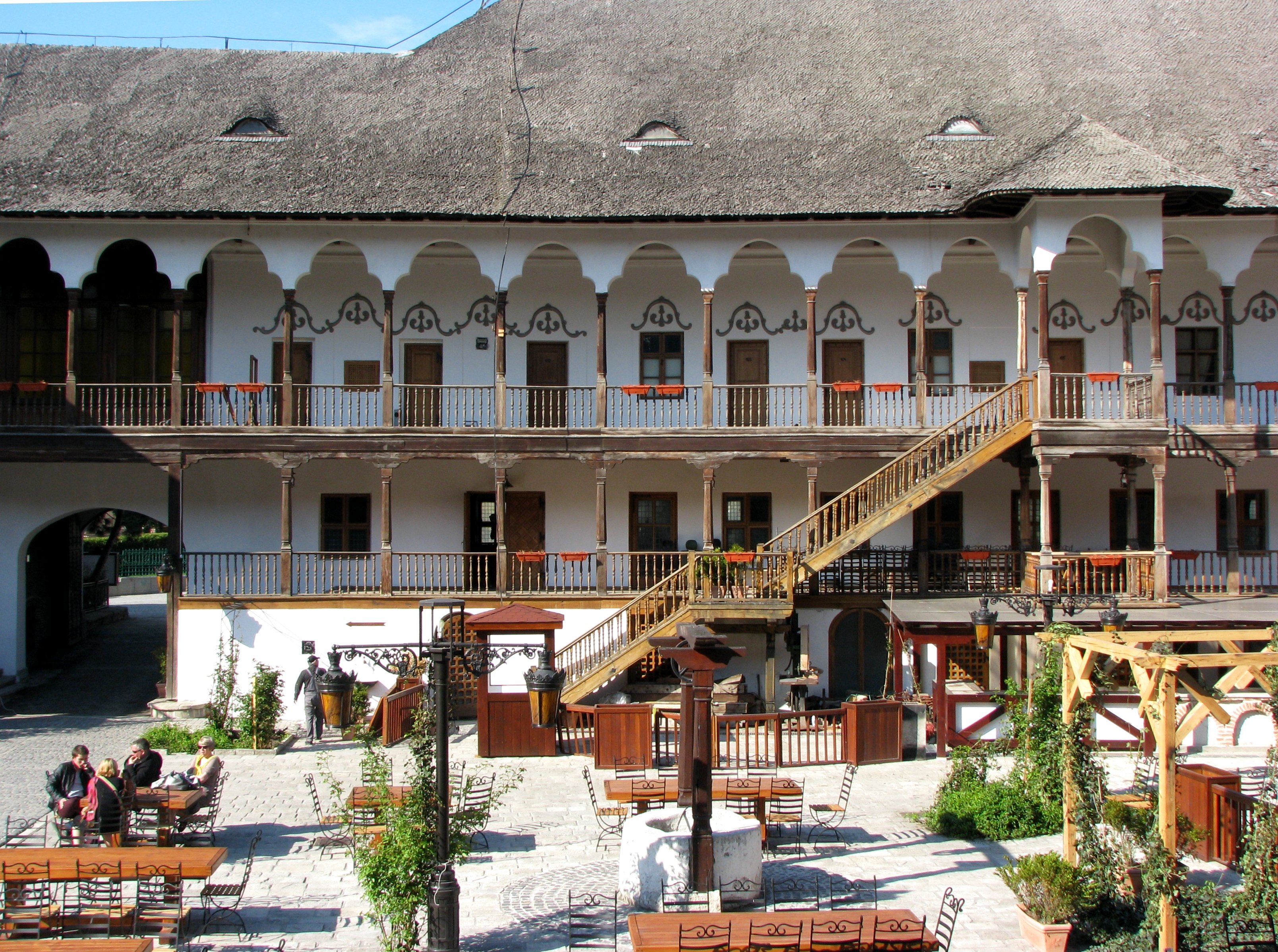 Bucharest Essential Highlights Walking Tour