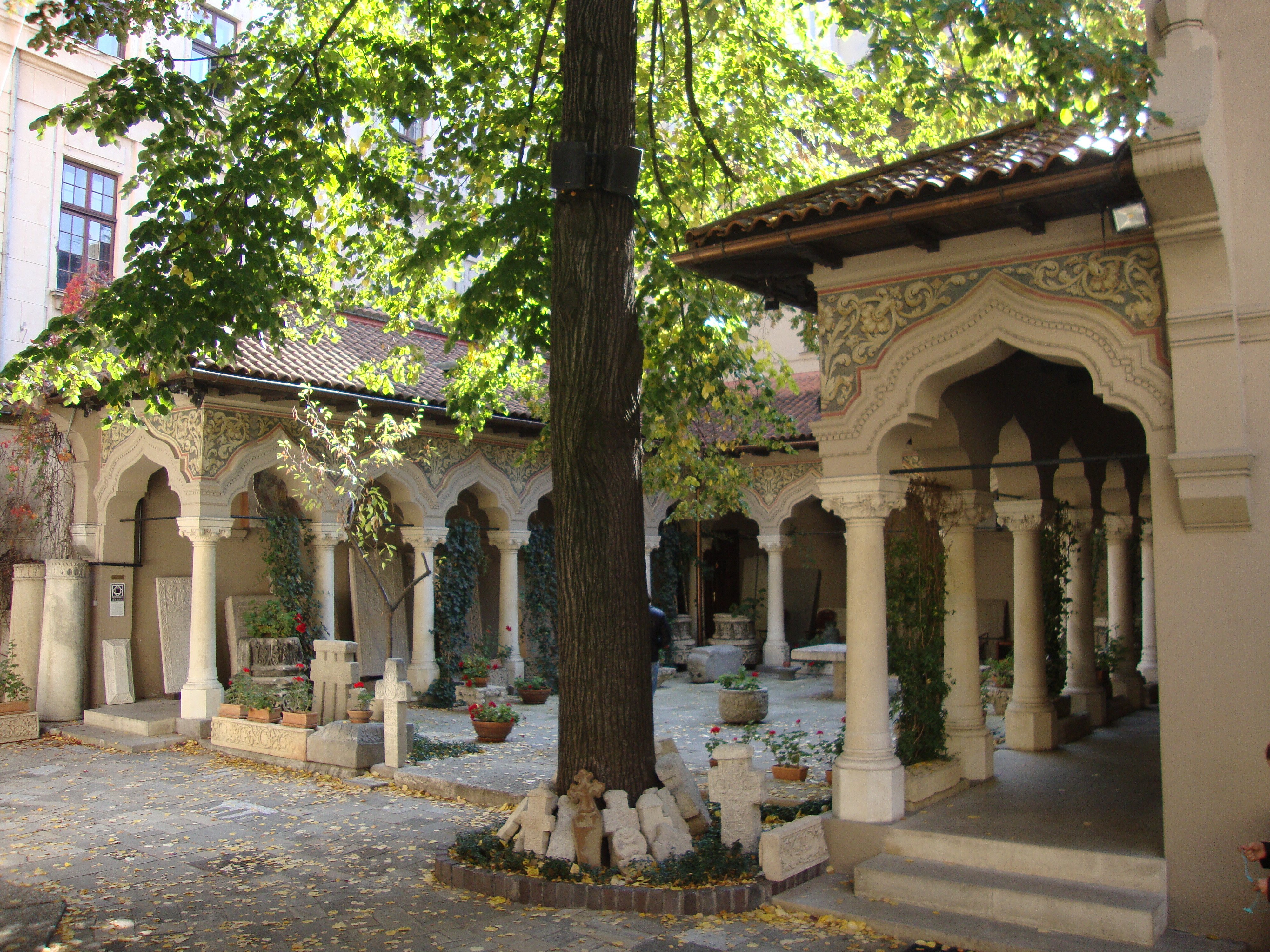 Bucharest Essential Highlights Walking Tour
