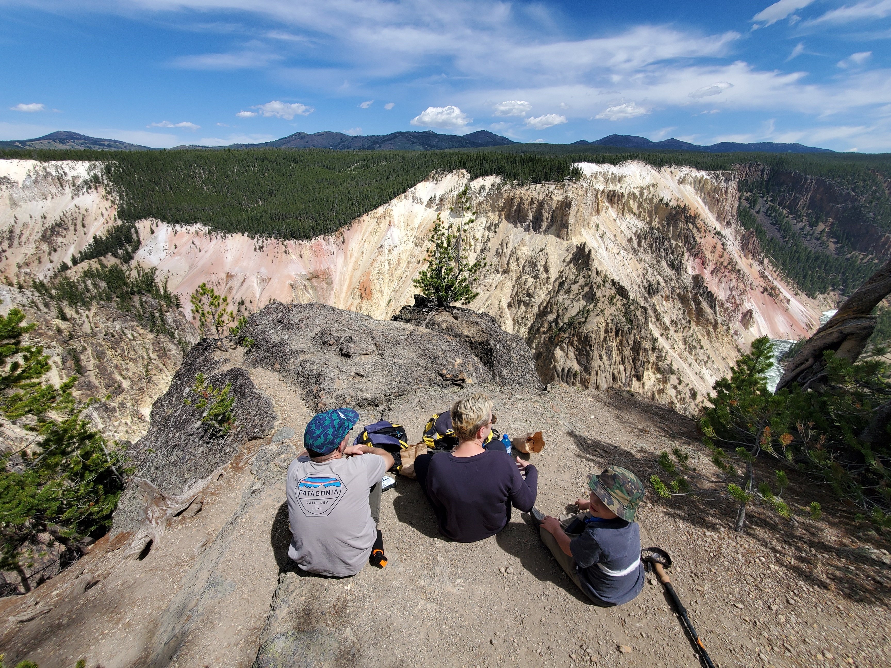Yellowstone Canyon Loop Hike with Lunch