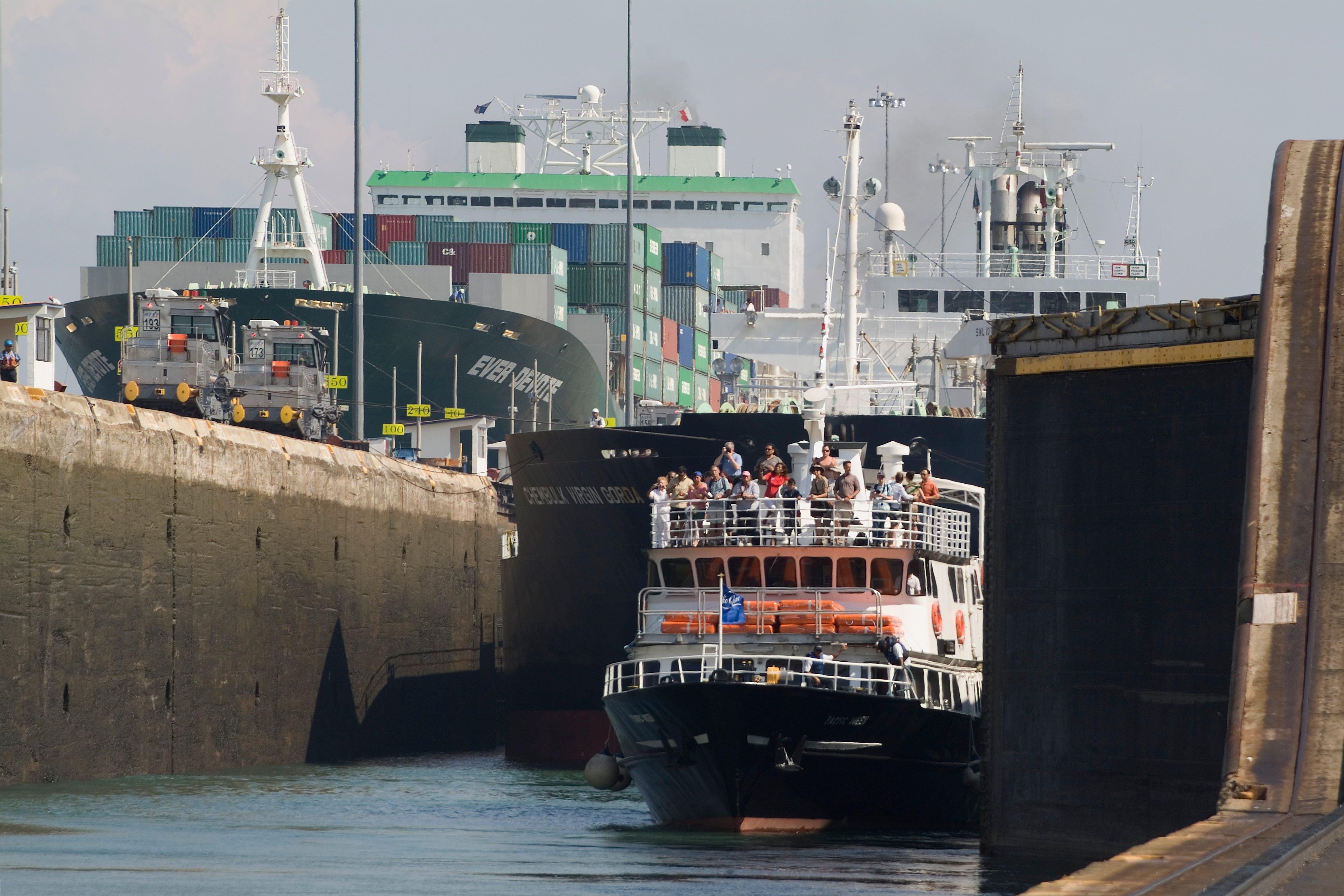 Panama Canal Southbound Cruise with Lunch