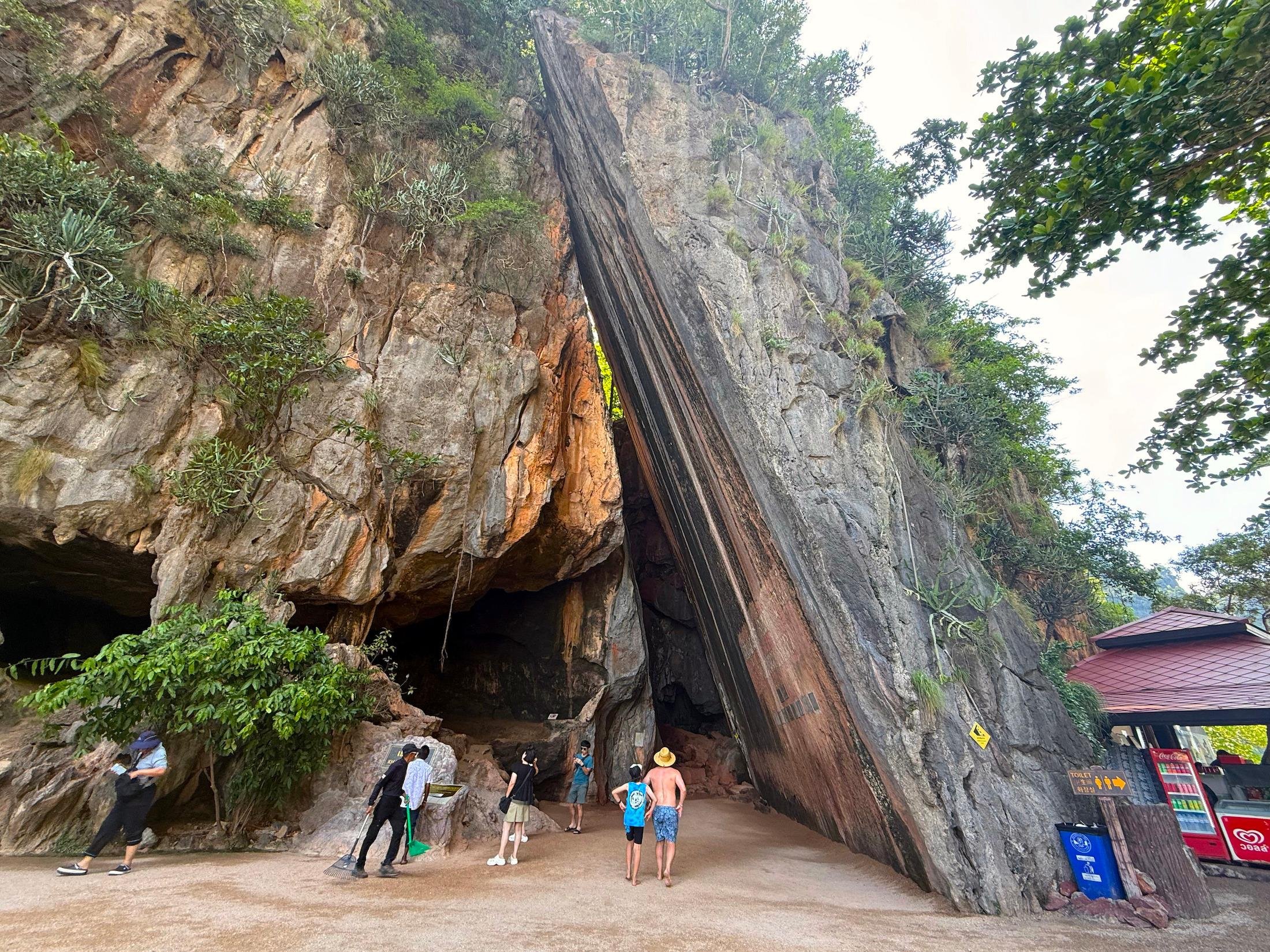 Phuket Private Full-Day Tour: James Bond Island, Ko Panyi & Samet Nangshe
