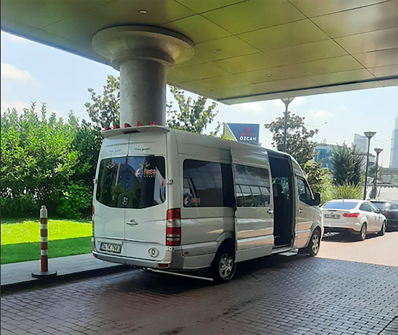 Istanbul Airport (IST) Private Door-to-Door Transfer
