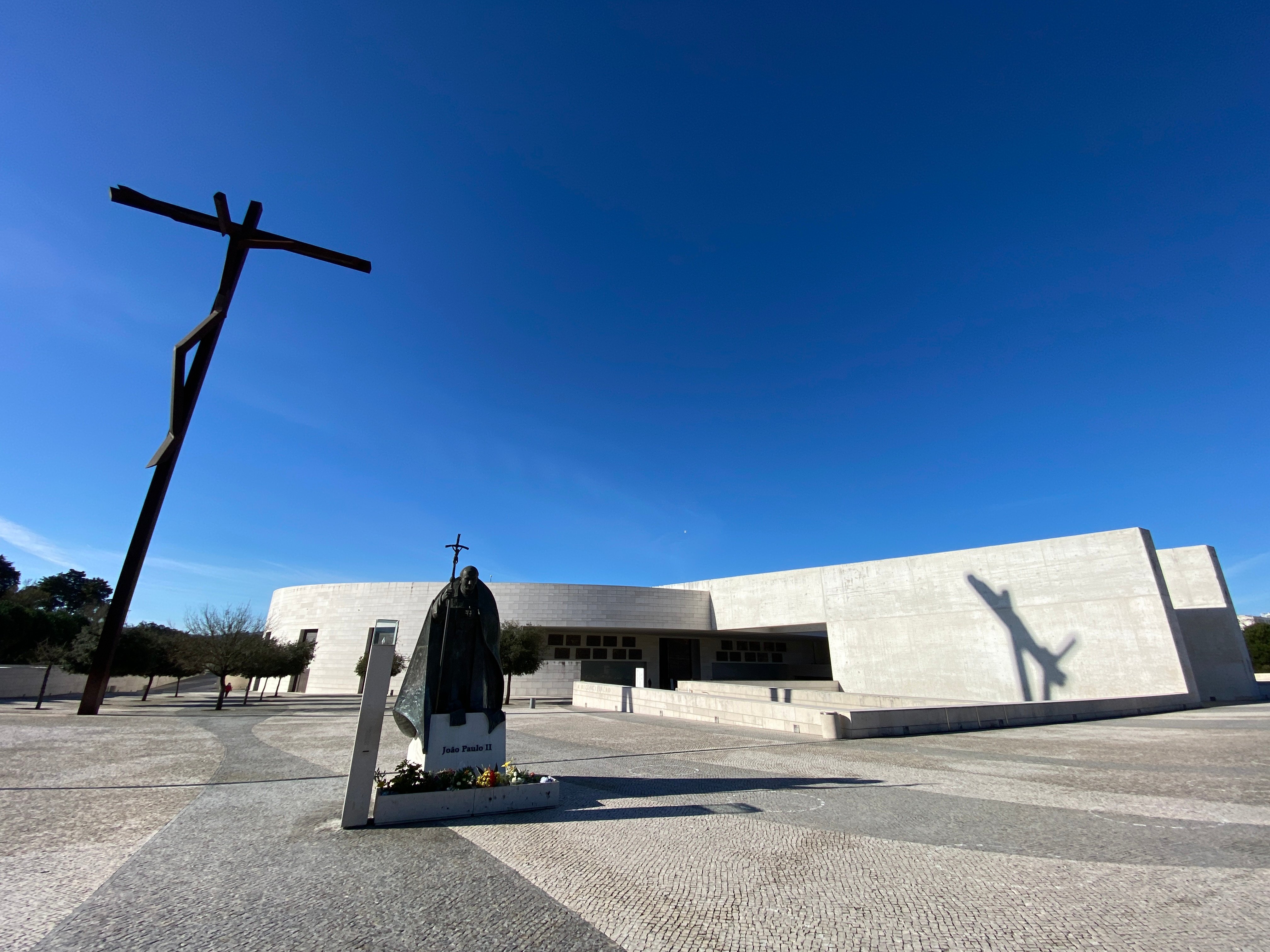 Lisbon Day Trip: Fátima, Batalha, Nazaré & Óbidos Small-Group Tour