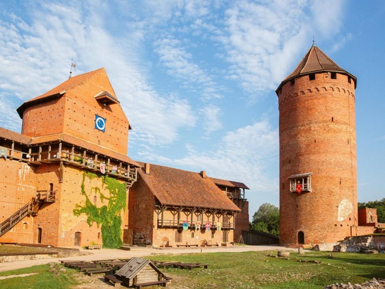 Private Castles Tour: Cesis, Sigulda & Turaida from Riga