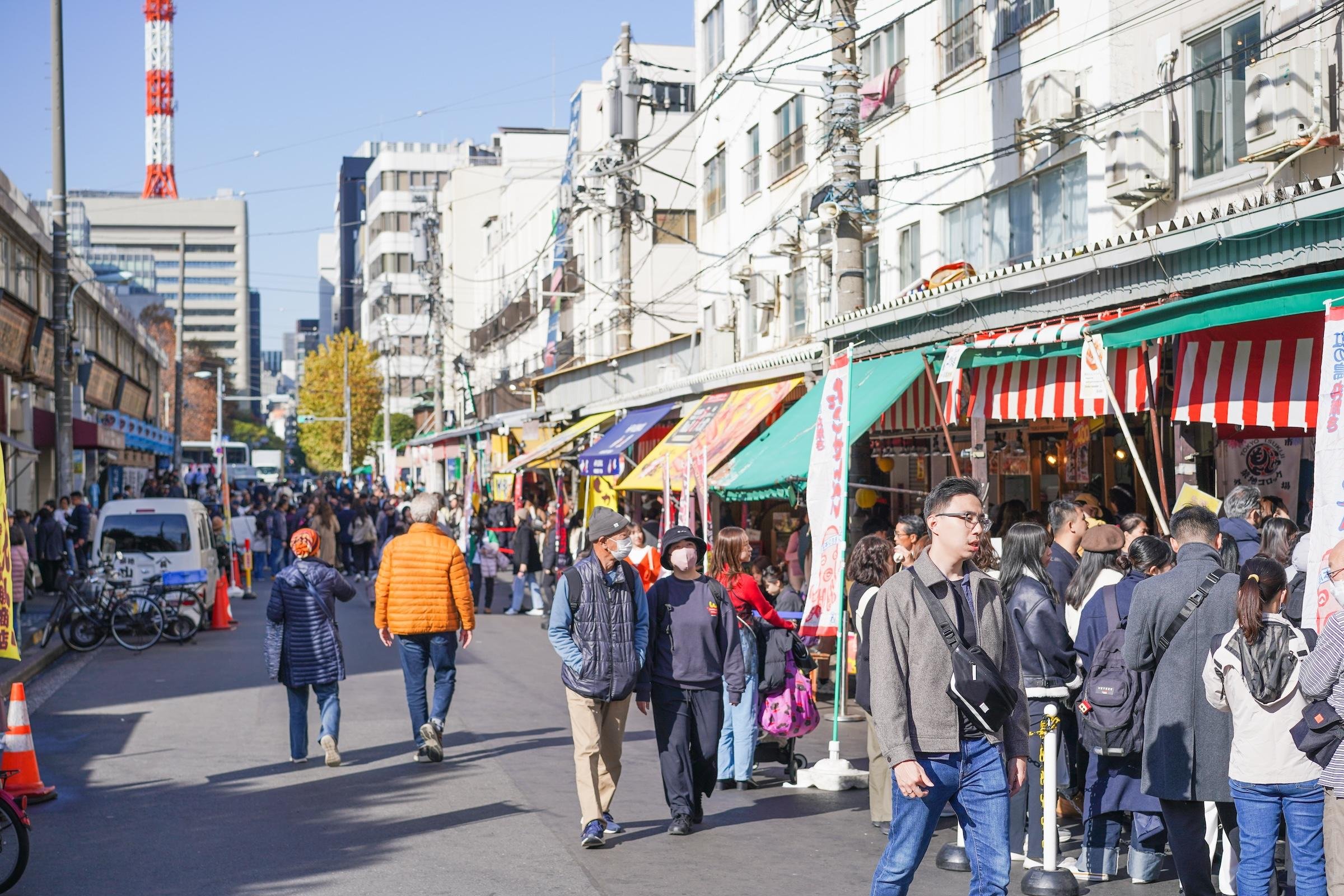 Tsukiji Fish Market: Behind the Scenes & 10 Seafood Tastings
