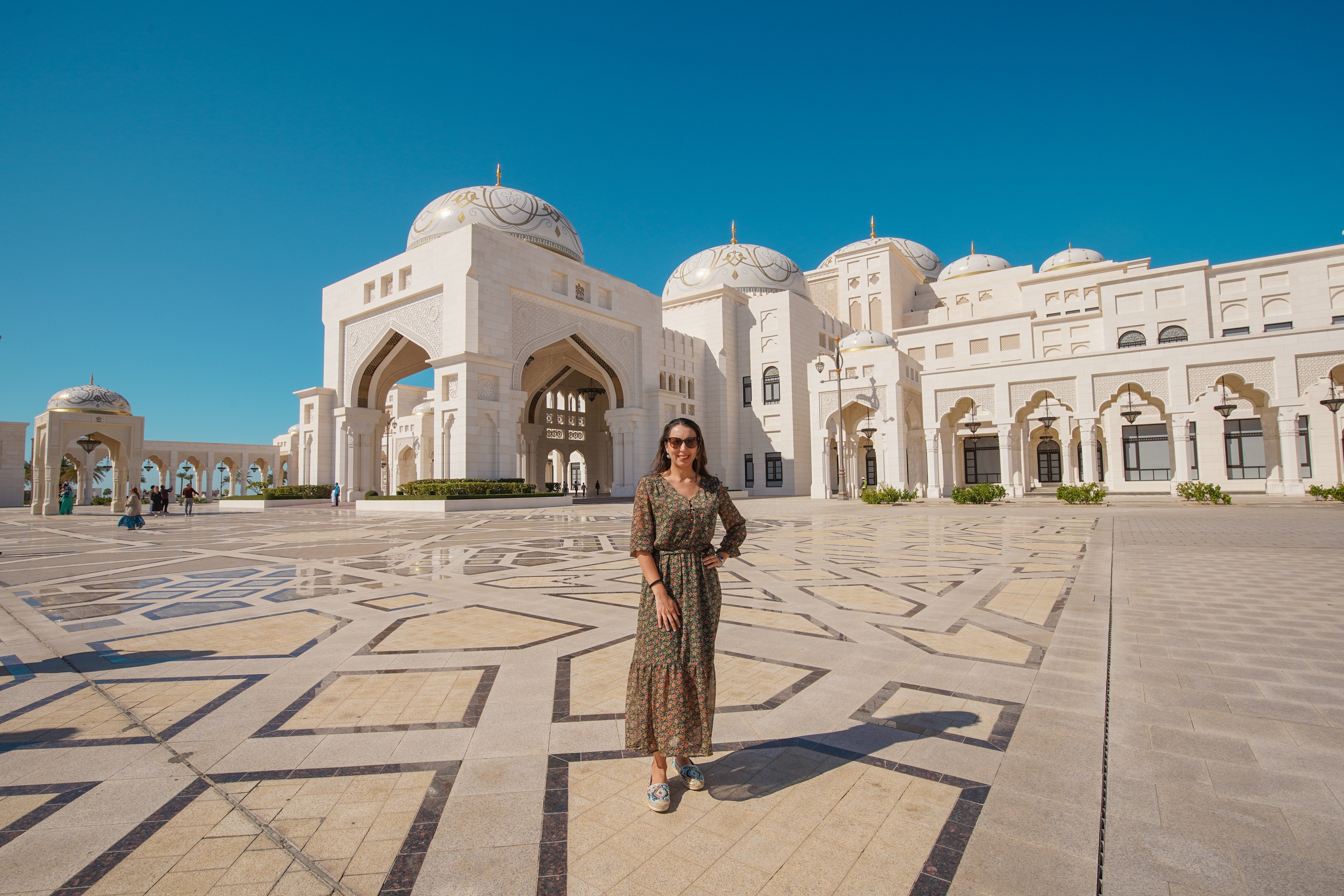 Abu Dhabi Day Trip from Dubai: Grand Mosque, Presidential Palace & More