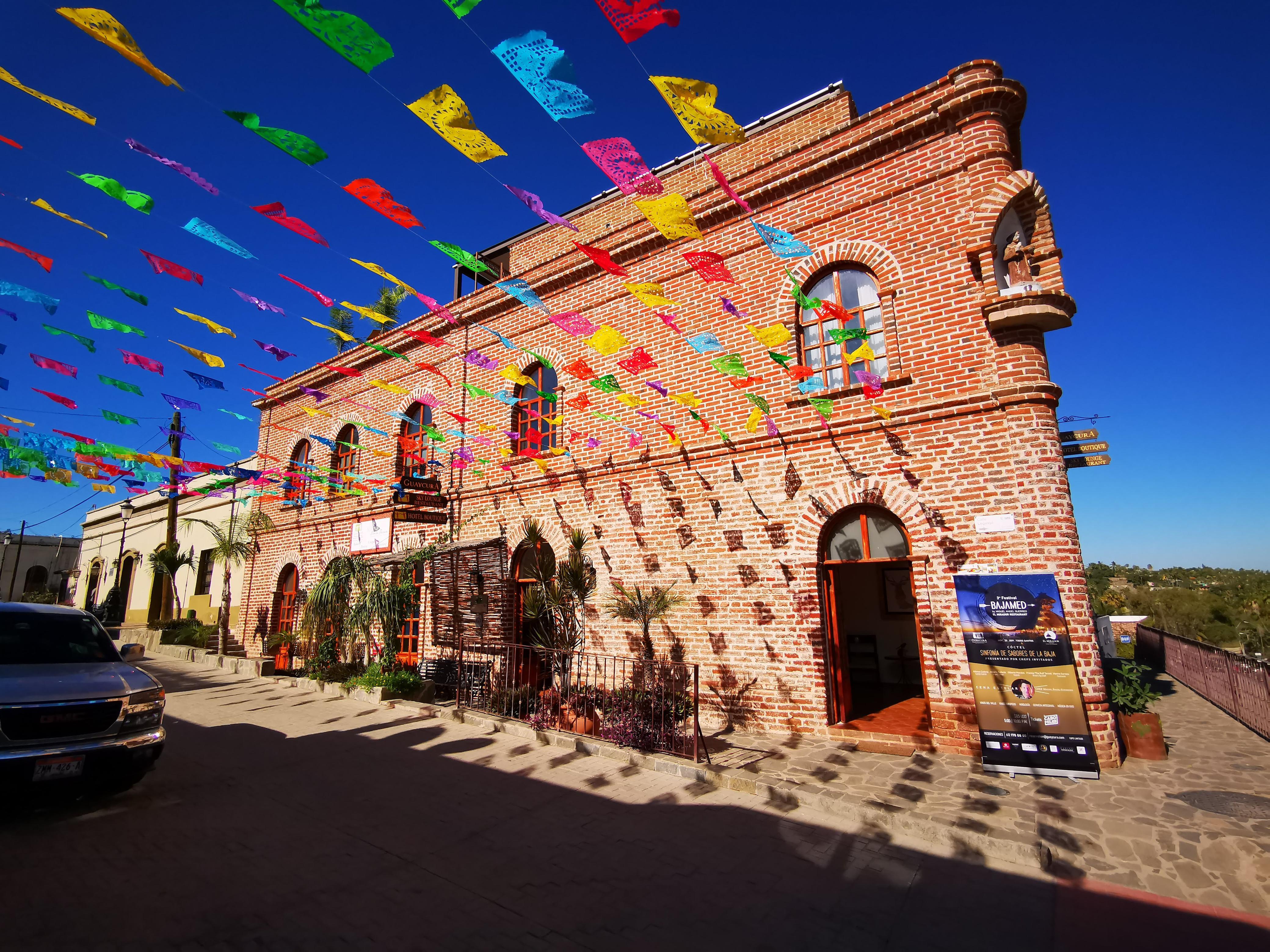 Cabo to La Paz Private Day Tour: Todos Santos, Balandra Beach & Cerritos Sunset