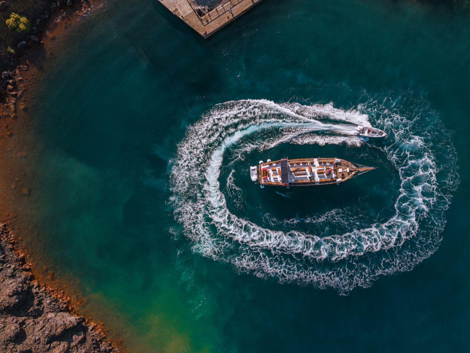Santorini Volcano & Hot Springs Boat Trip from Athinios