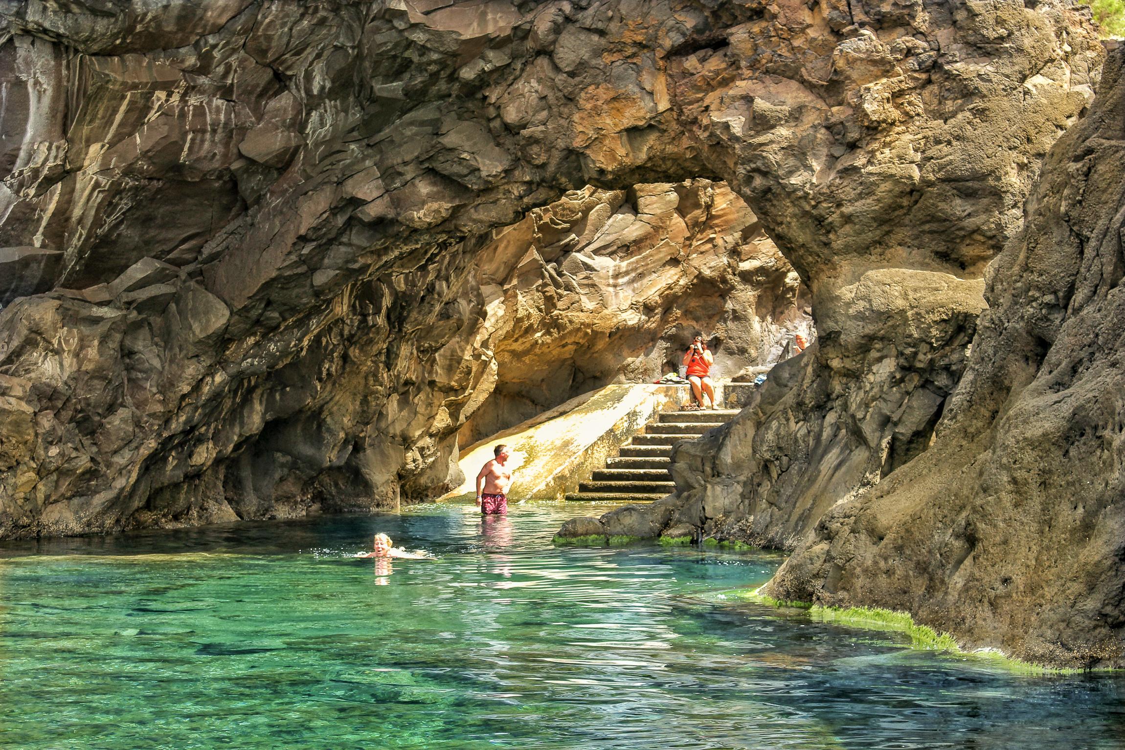 Funchal: Fanal Forest, Porto Moniz & Seixal 4WD Jeep Tour