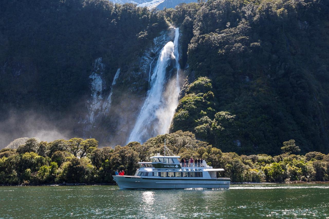 From Queenstown: Milford Sound Day Trip with Cruise & Flight