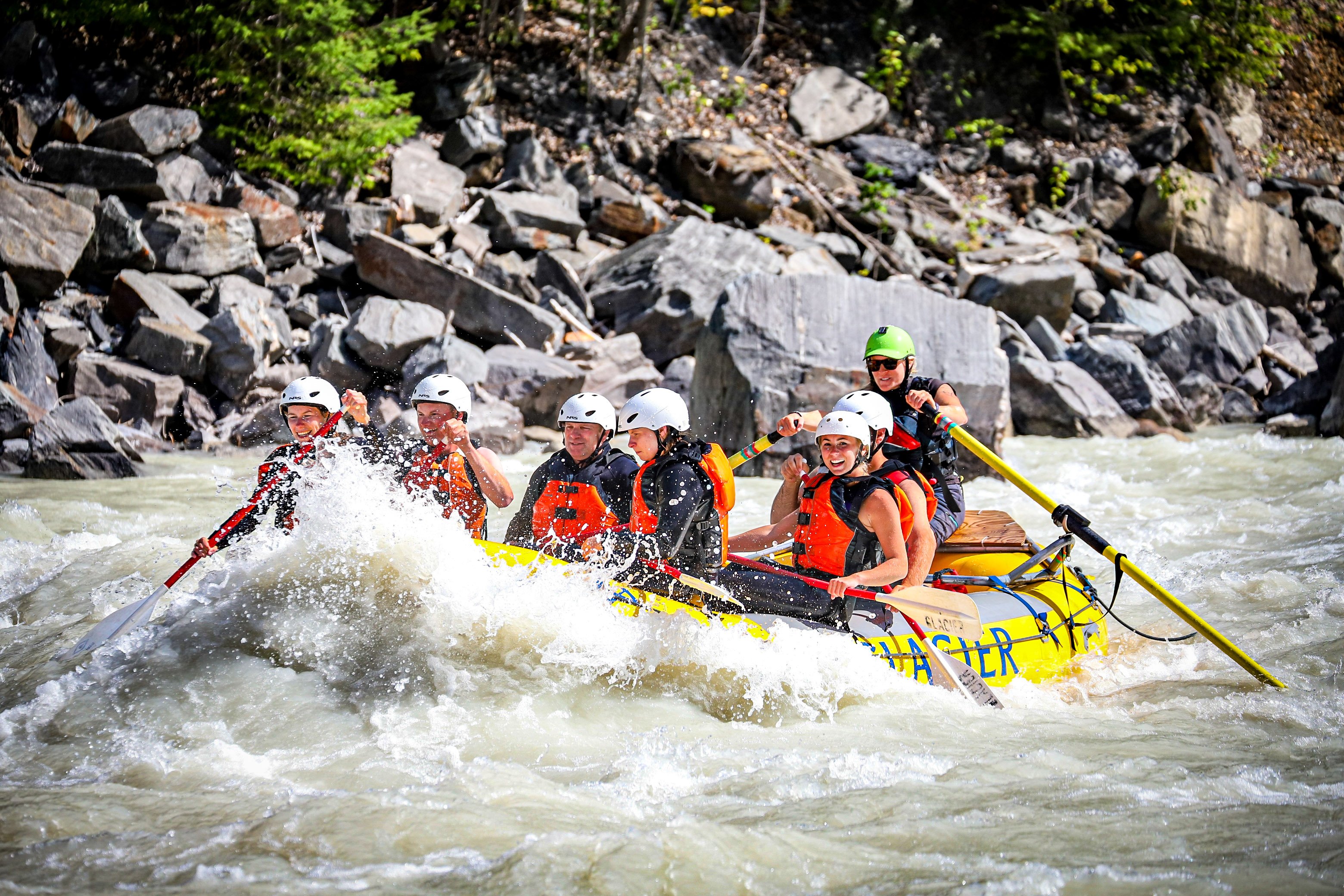 Kicking Horse River whitewater raft experience with BBQ — Canadian Rockies rafting (3)