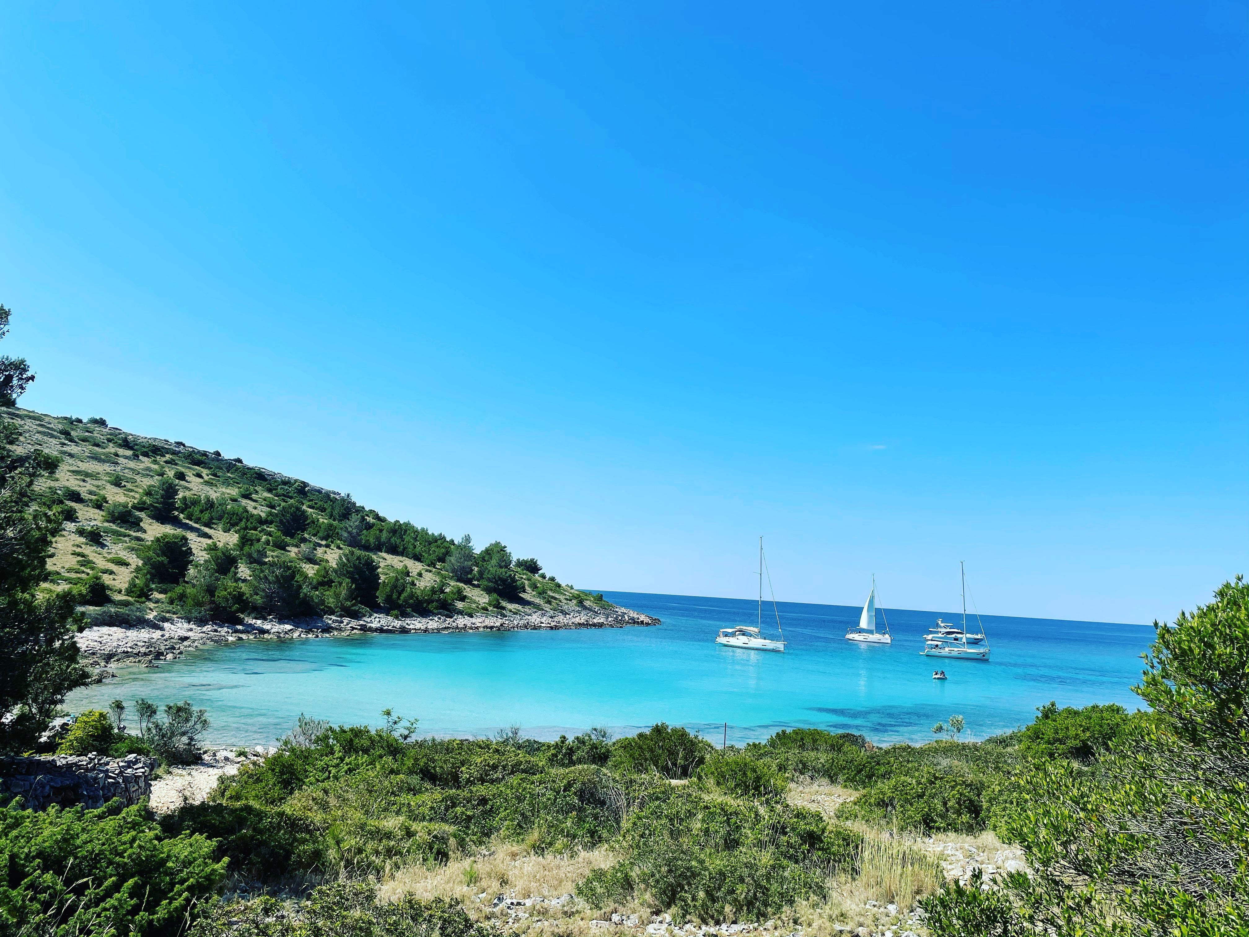 Zadar Islands Speedboat Tour: Tunnels & Sunken Ship