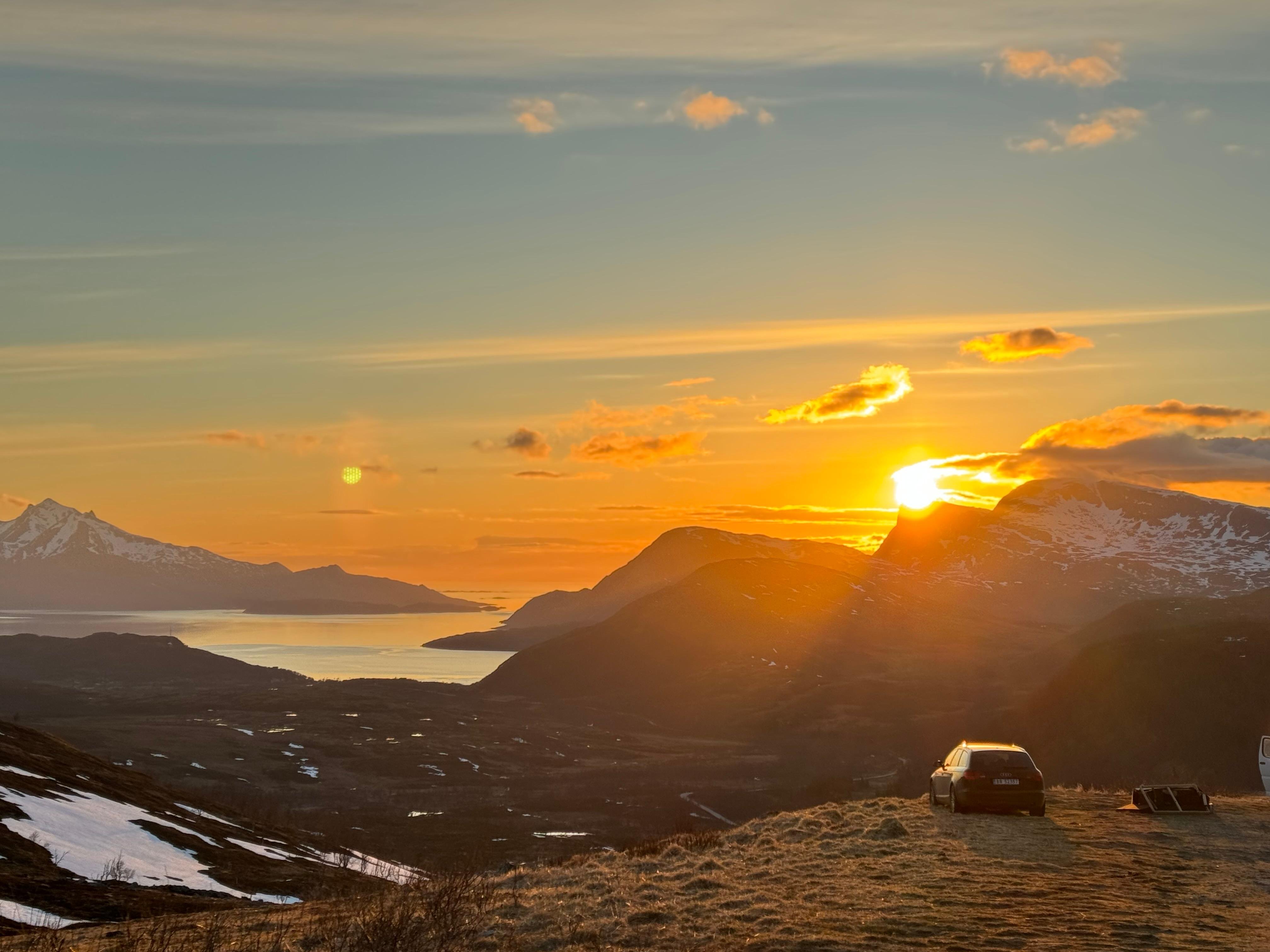 Sommarøy midnight sun tour — small-group fjord photo stops near Tromsø at midnight — image 6