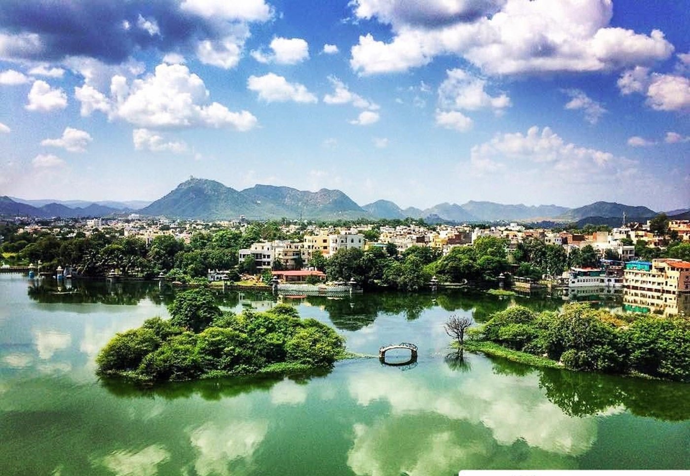 Udaipur Palace & Lake Pichola Boat Adventure