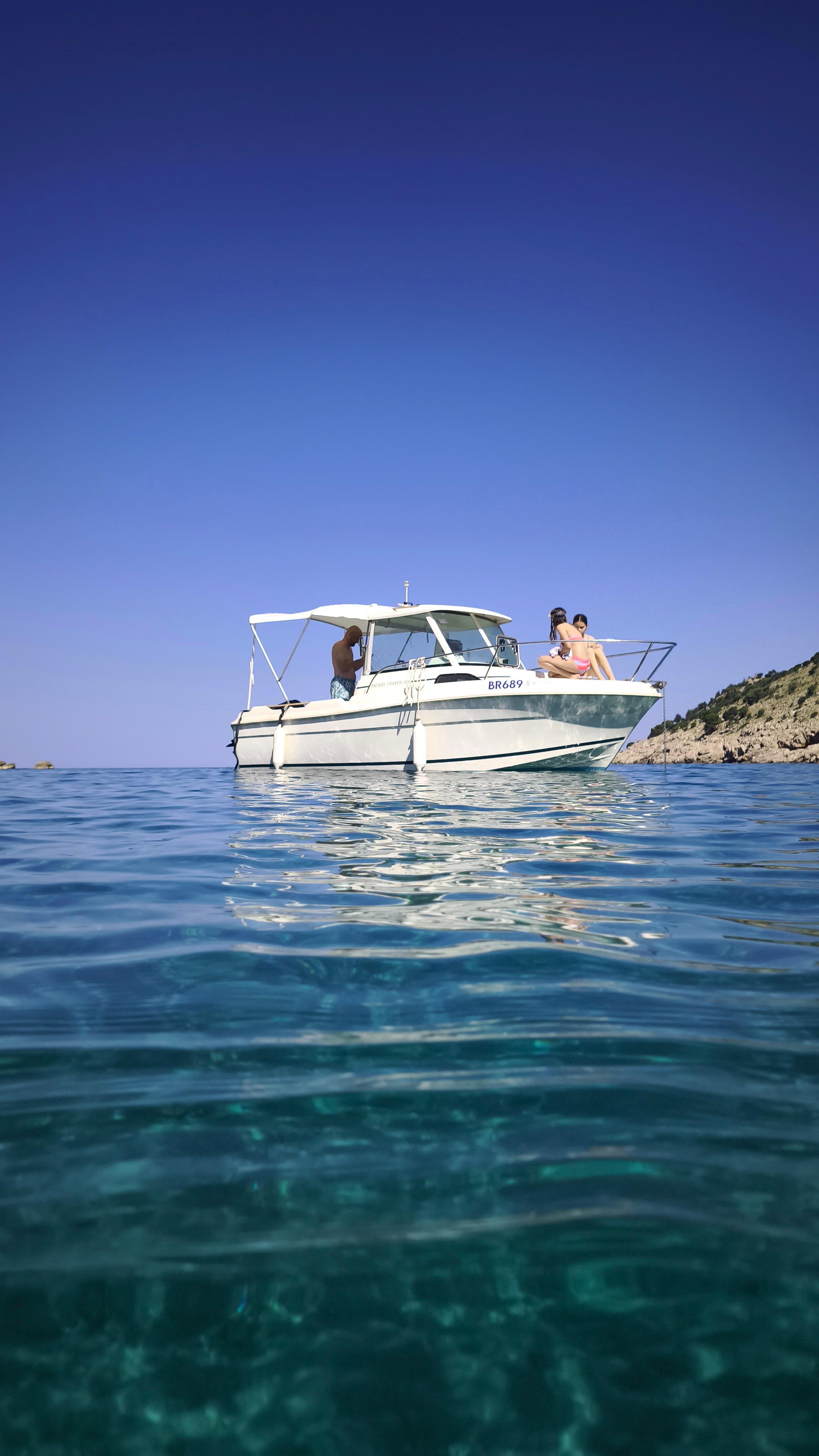 Bar: Scenic Coastline Boat Excursion with Local Wine & Meze