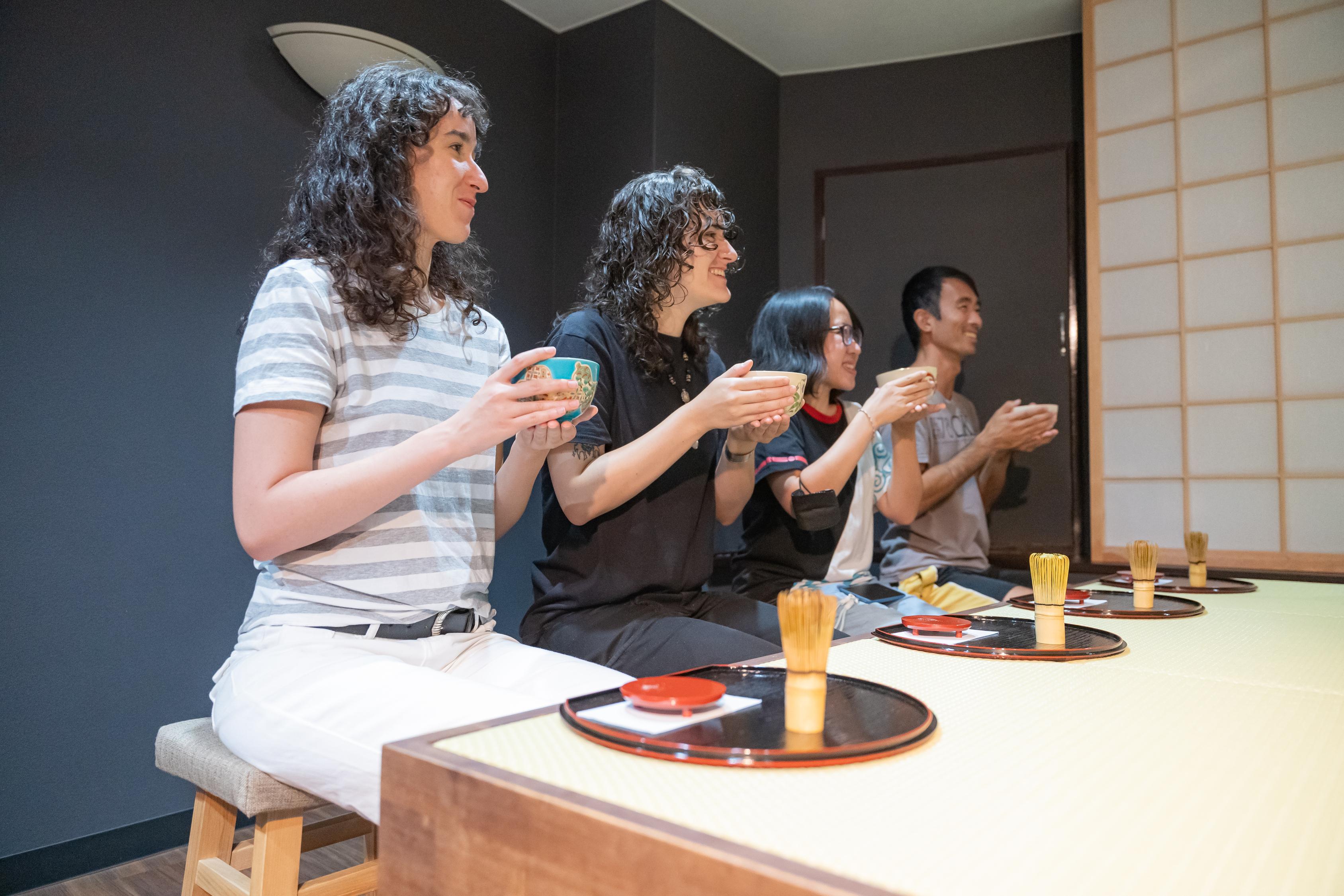 Traditionell teceremoni i Gion med matcha & lokala sötsaker