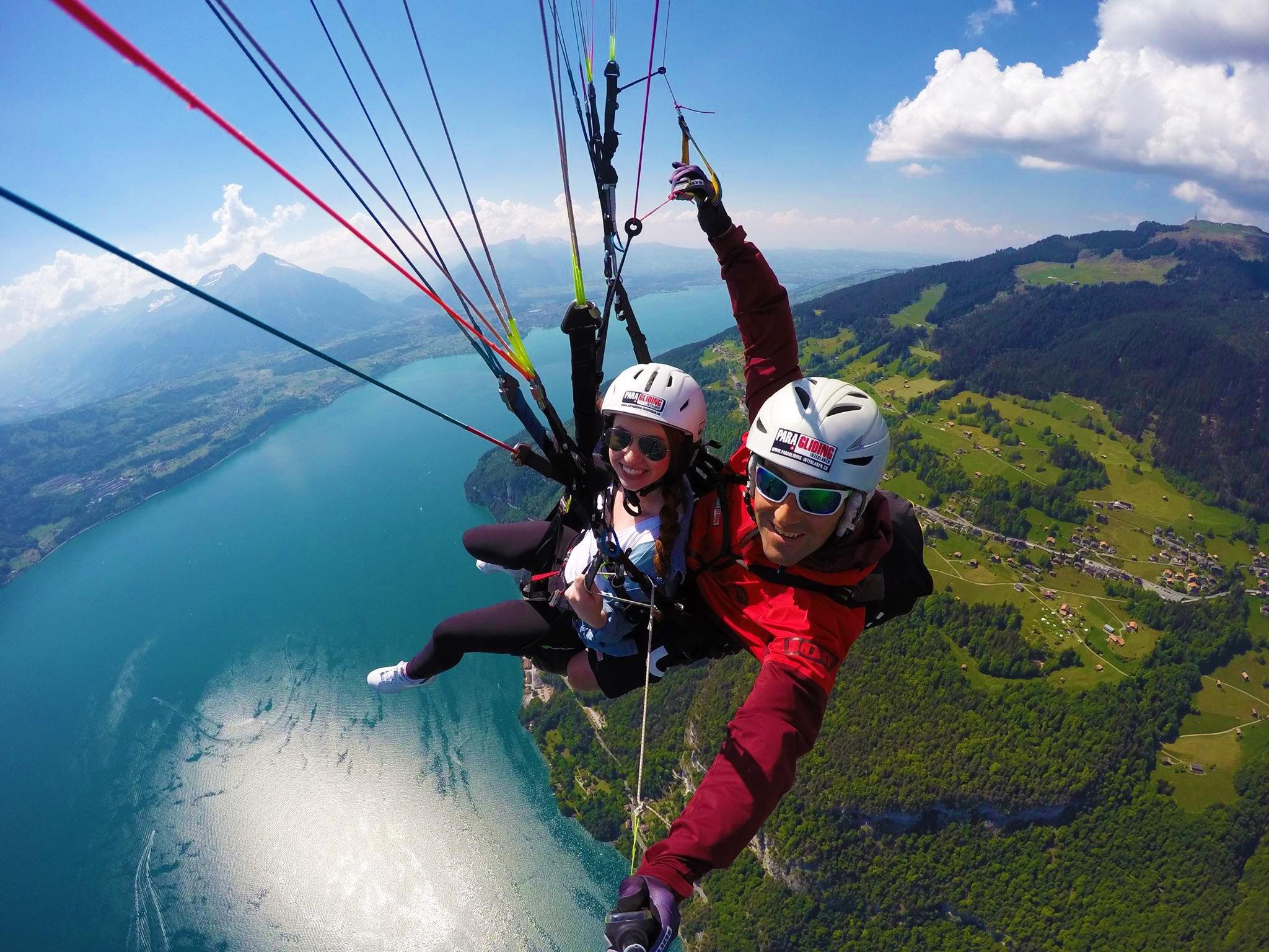 Zurich: Day Trip to Interlaken incl. Tandem Paragliding