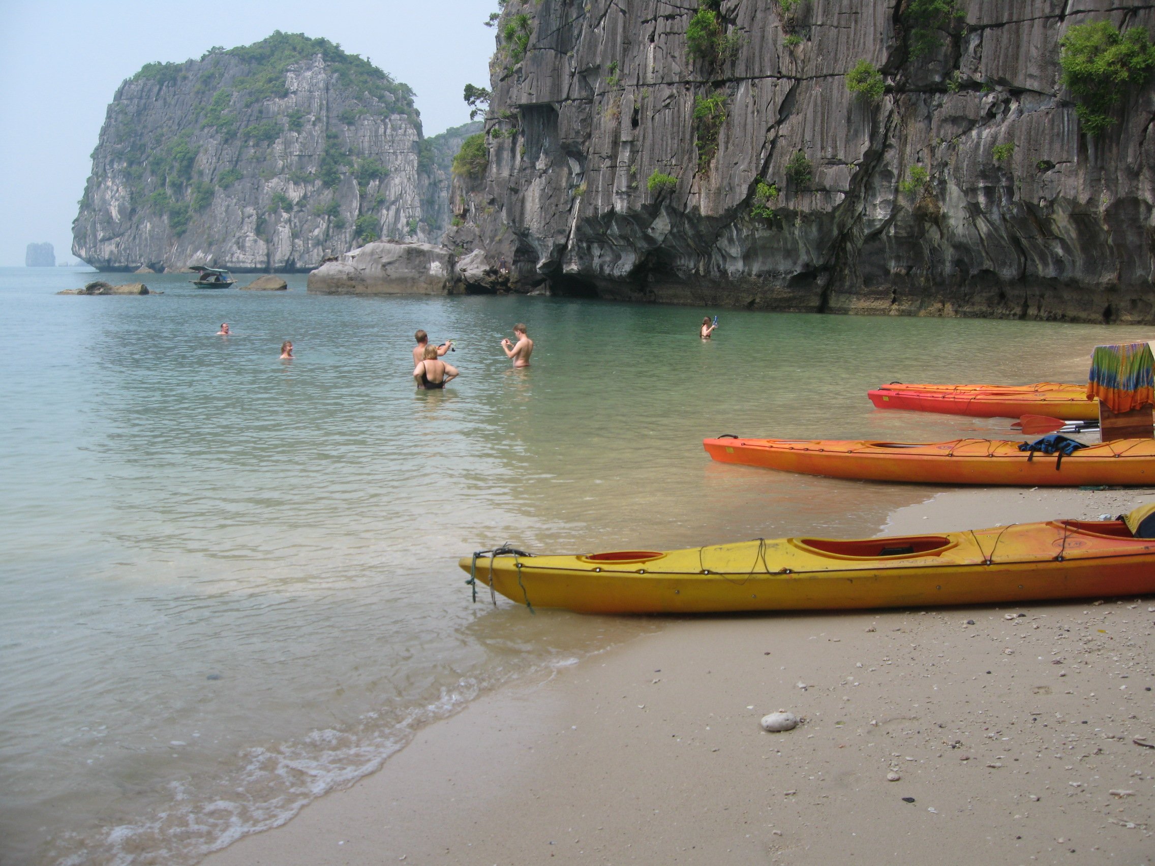 Ha Long & Bai Tu Long Bay 2-Day Overnight Cruise from Hanoi
