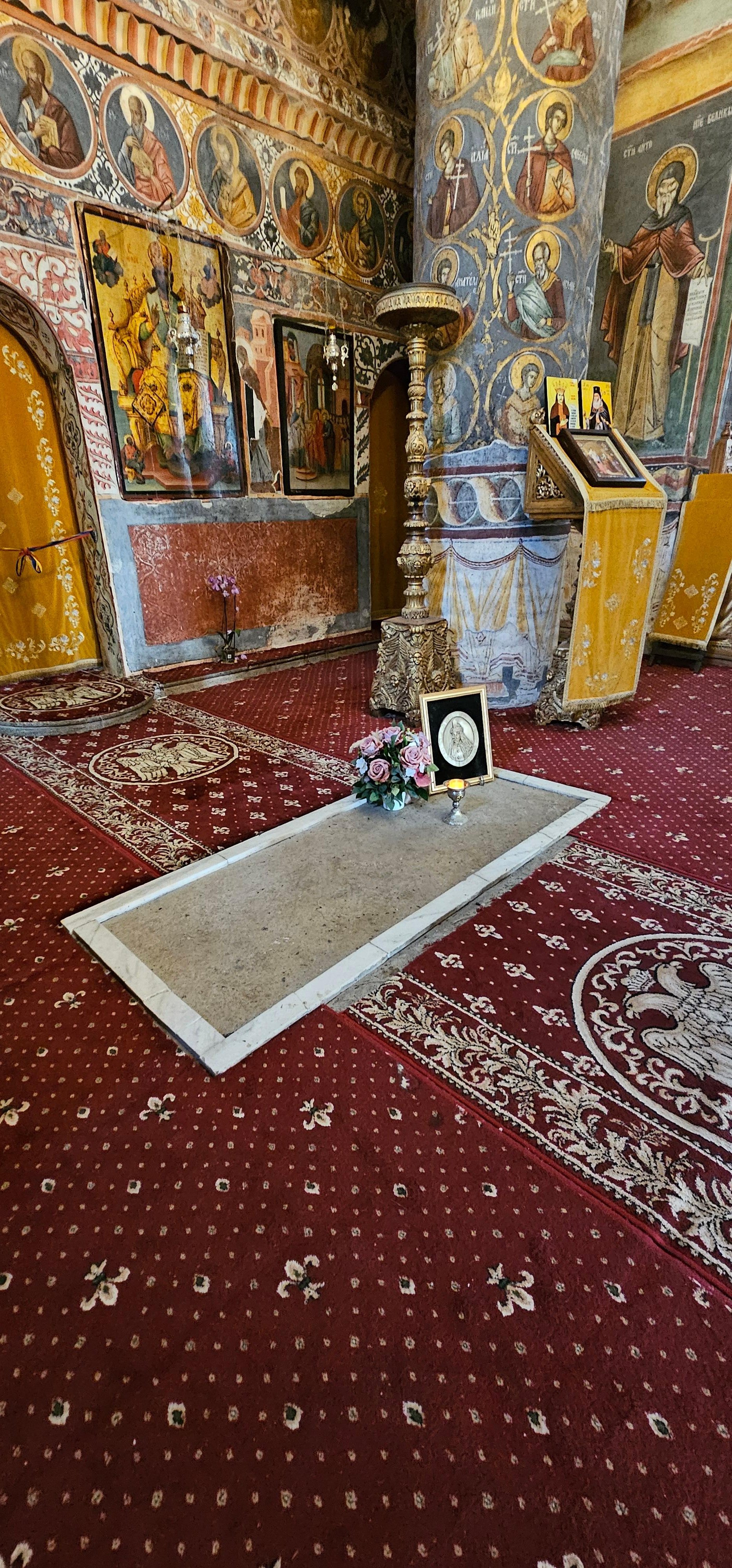 Bucharest: Slanic Salt Mine & Dracula’s Tomb Premium Day Tour