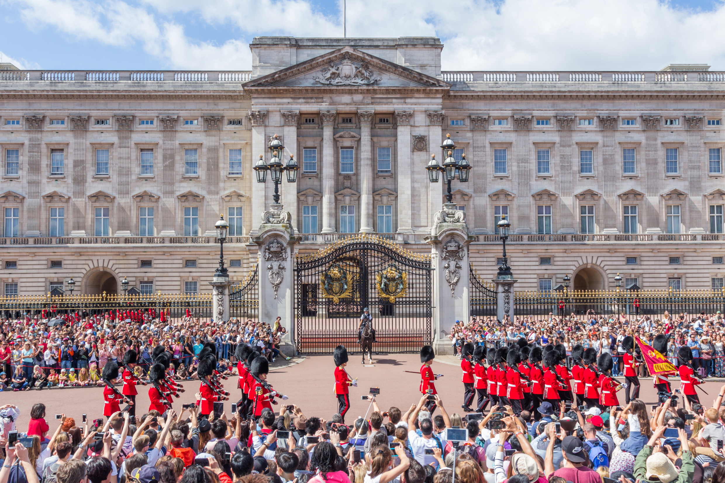 Buckingham Palace Entry & Afternoon Tea Experience